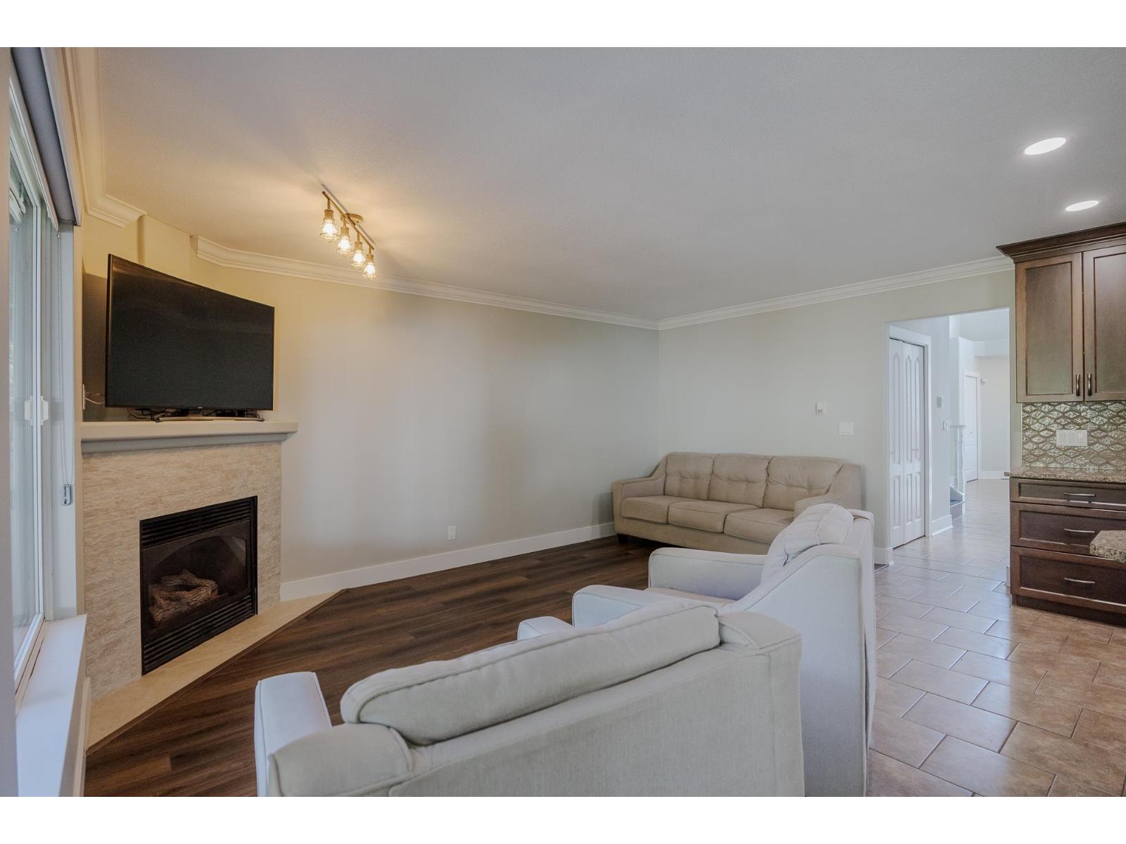 20763 91a Avenue, Langley, British Columbia  V1M 2P6 - Photo 4 - R3051955
