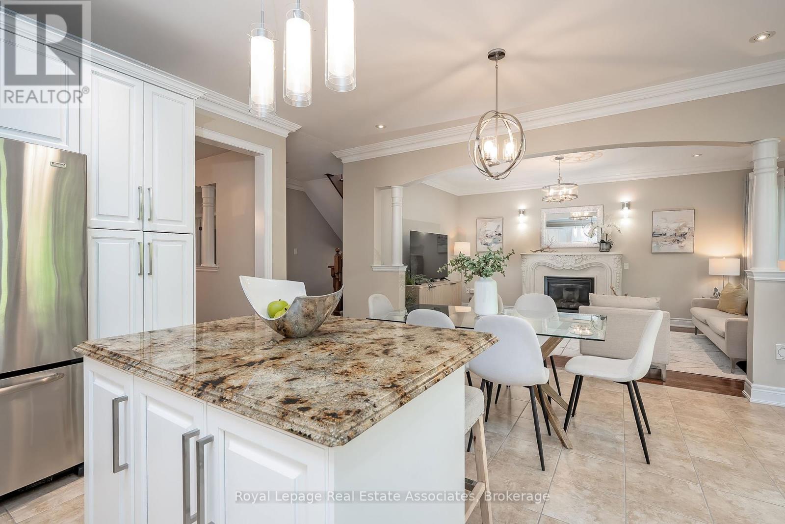 2257 Adirondak Trail, Oakville, Ontario  L6M 4W4 - Photo 11 - W12428583