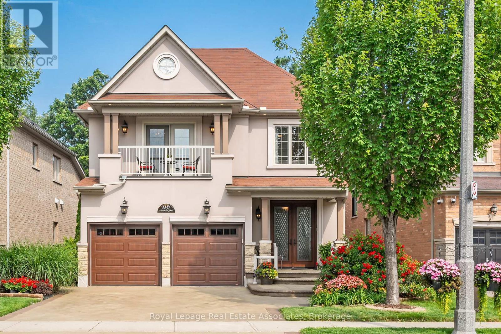 2257 Adirondak Trail, Oakville, Ontario  L6M 4W4 - Photo 2 - W12428583
