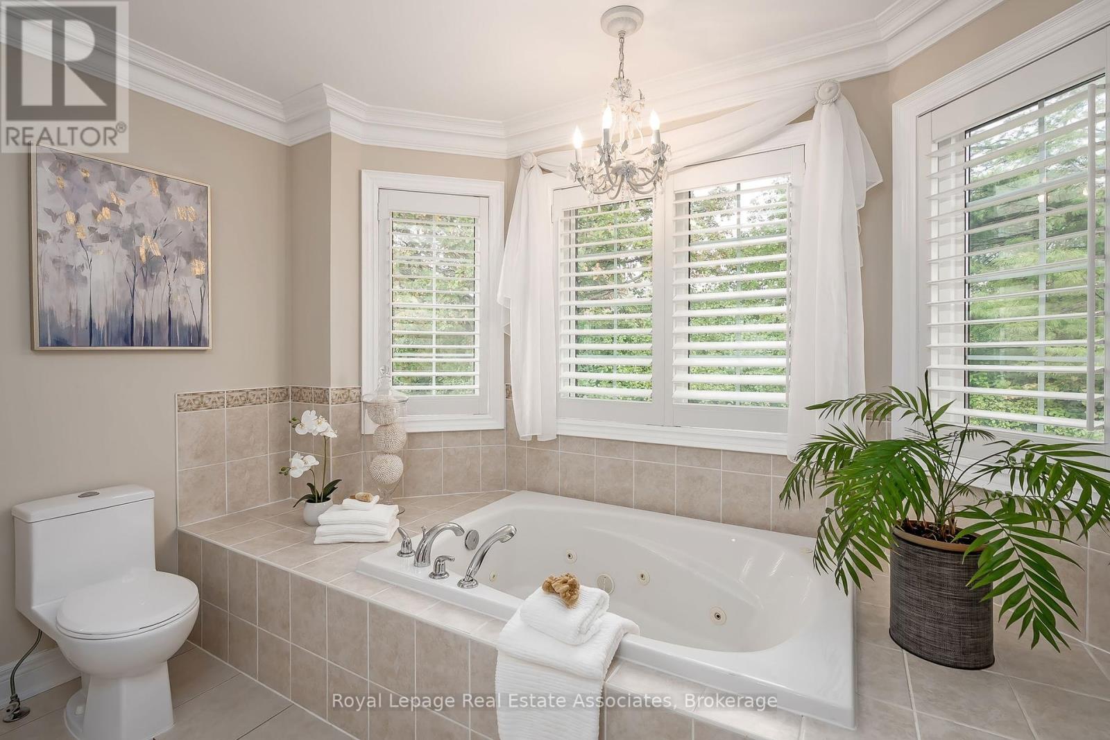 2257 Adirondak Trail, Oakville, Ontario  L6M 4W4 - Photo 22 - W12428583