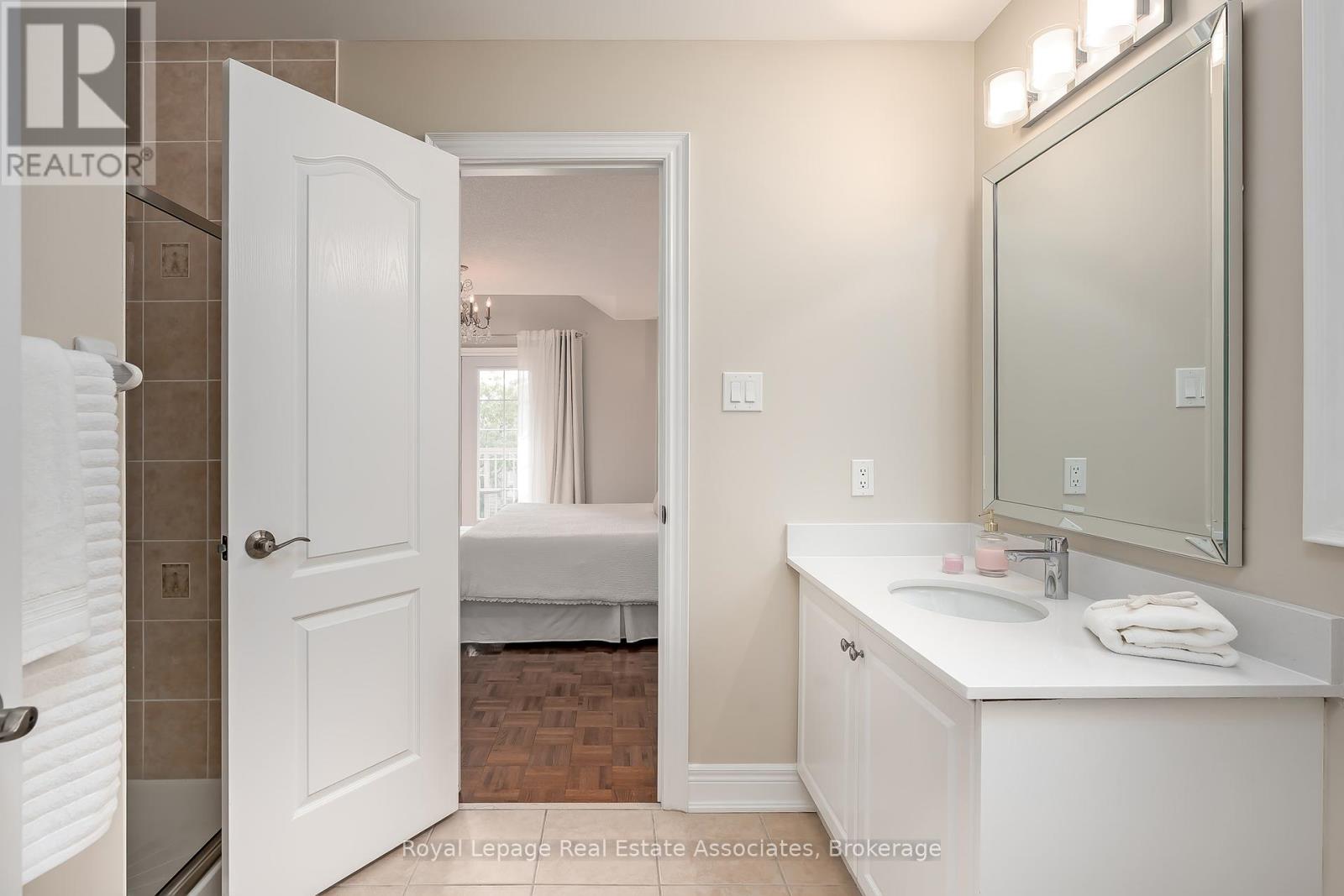 2257 Adirondak Trail, Oakville, Ontario  L6M 4W4 - Photo 26 - W12428583