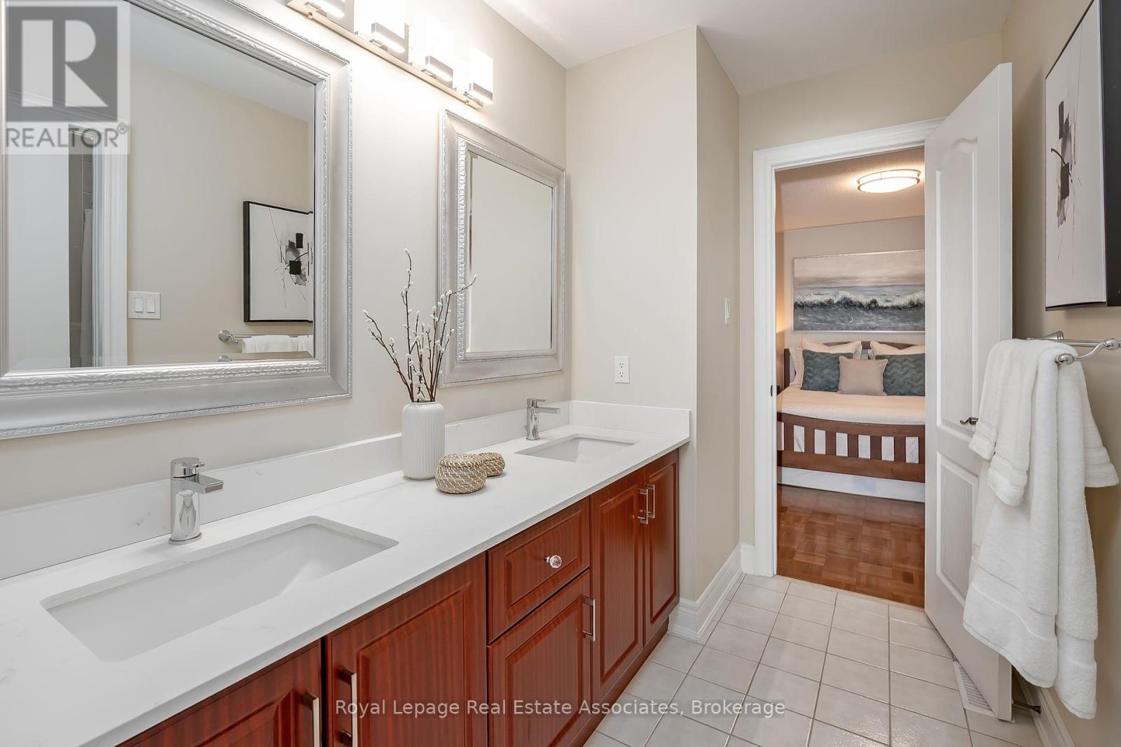 2257 Adirondak Trail, Oakville, Ontario  L6M 4W4 - Photo 28 - W12428583
