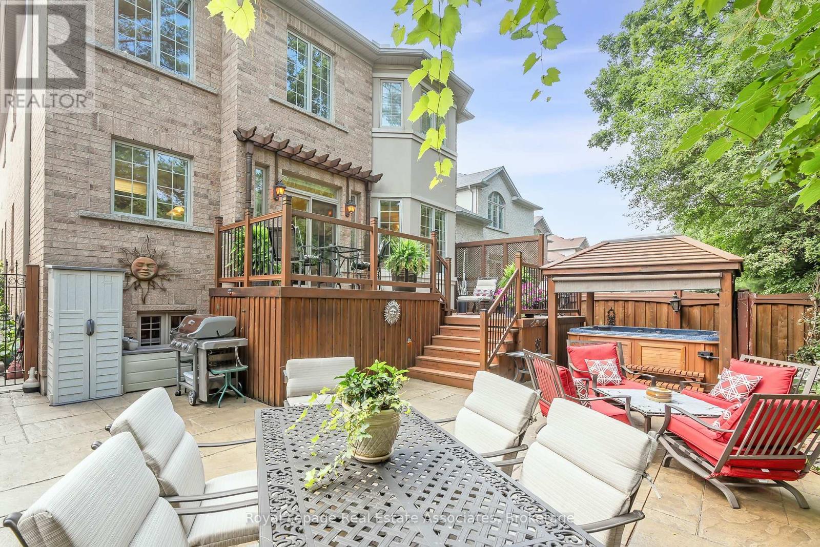 2257 Adirondak Trail, Oakville, Ontario  L6M 4W4 - Photo 3 - W12428583