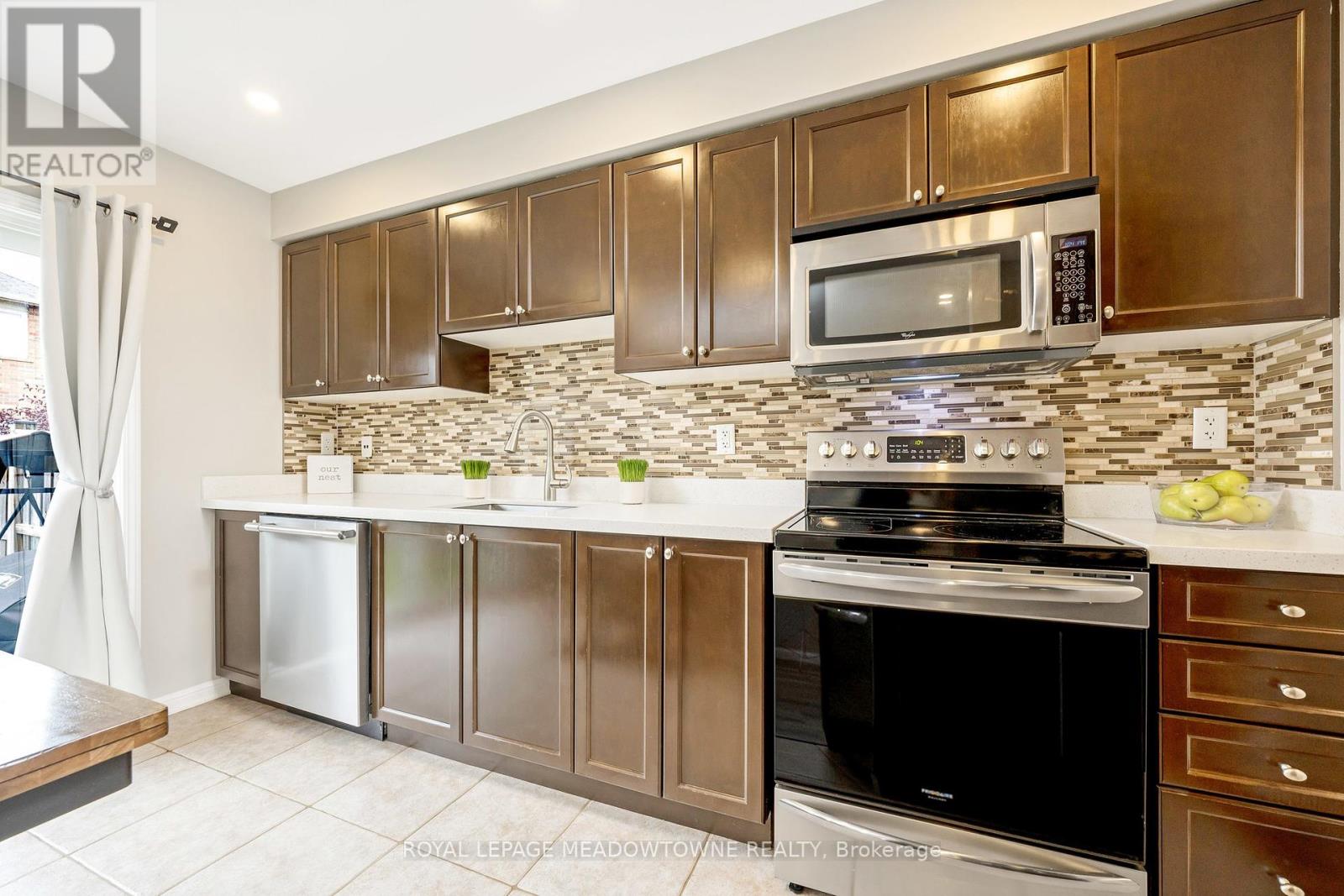 606 Cargill Path, Milton, Ontario  L9T 7X2 - Photo 9 - W12428588