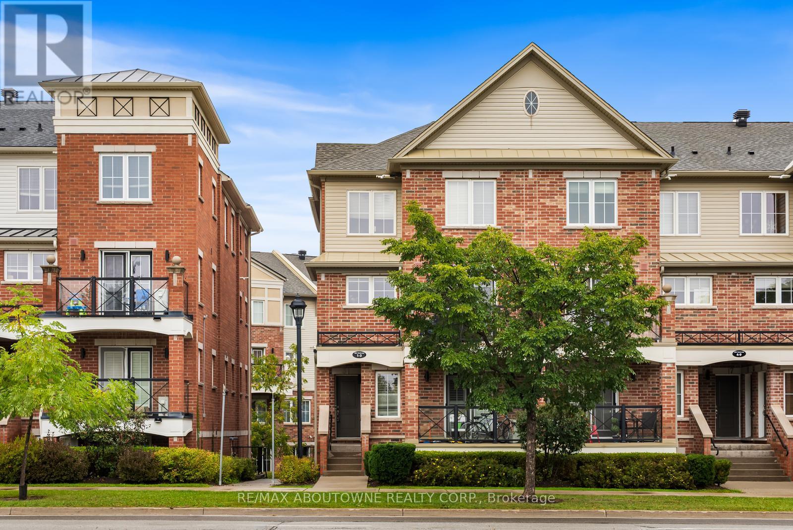 3 - 2551 Sixth Line, Oakville, Ontario  L6H 0H7 - Photo 2 - W12428589
