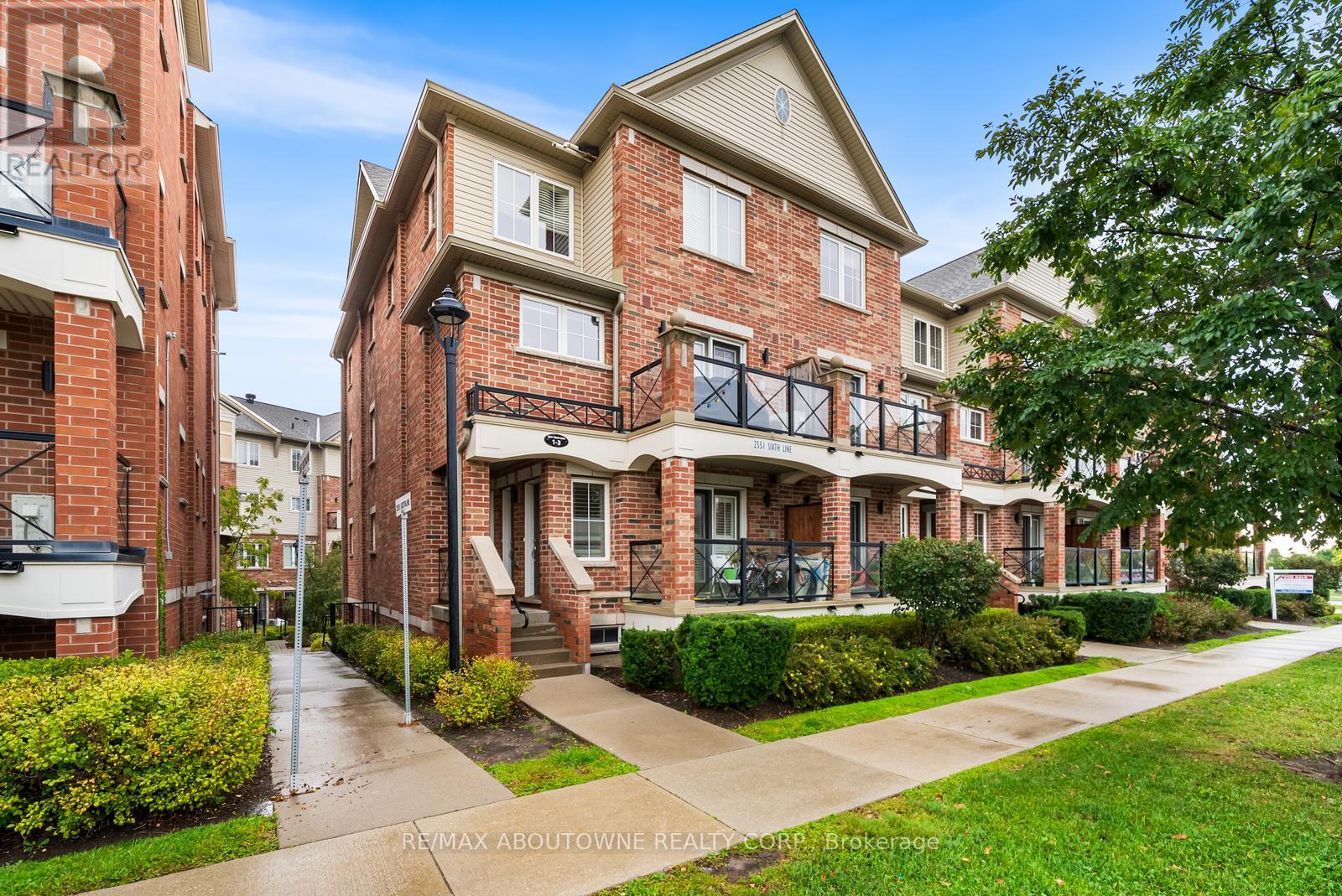 3 - 2551 Sixth Line, Oakville, Ontario  L6H 0H7 - Photo 3 - W12428589