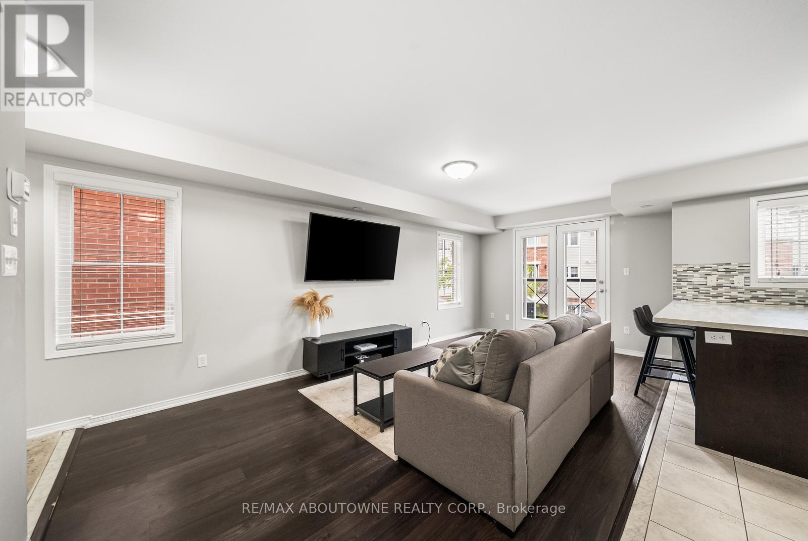 3 - 2551 Sixth Line, Oakville, Ontario  L6H 0H7 - Photo 8 - W12428589