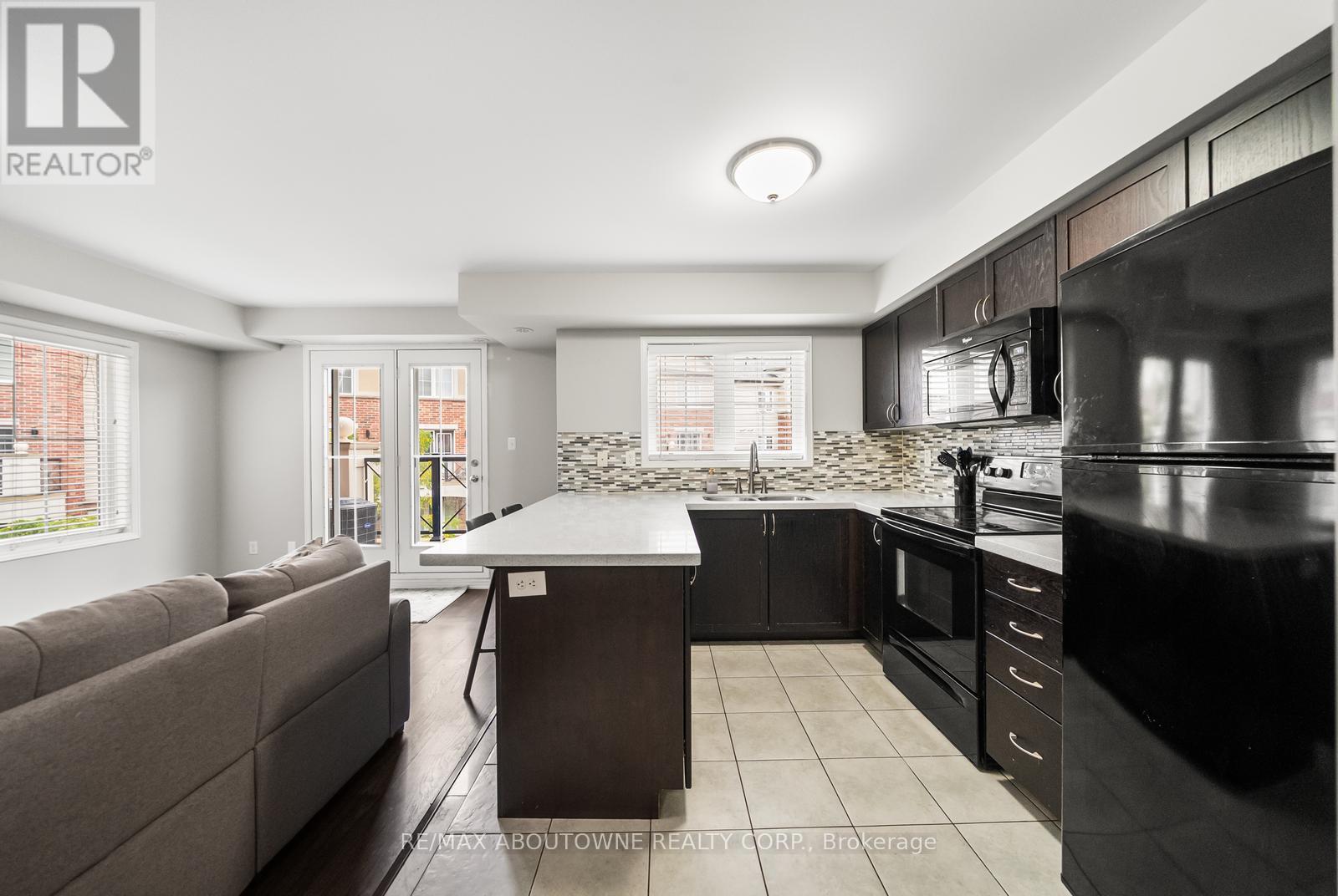 3 - 2551 Sixth Line, Oakville, Ontario  L6H 0H7 - Photo 9 - W12428589