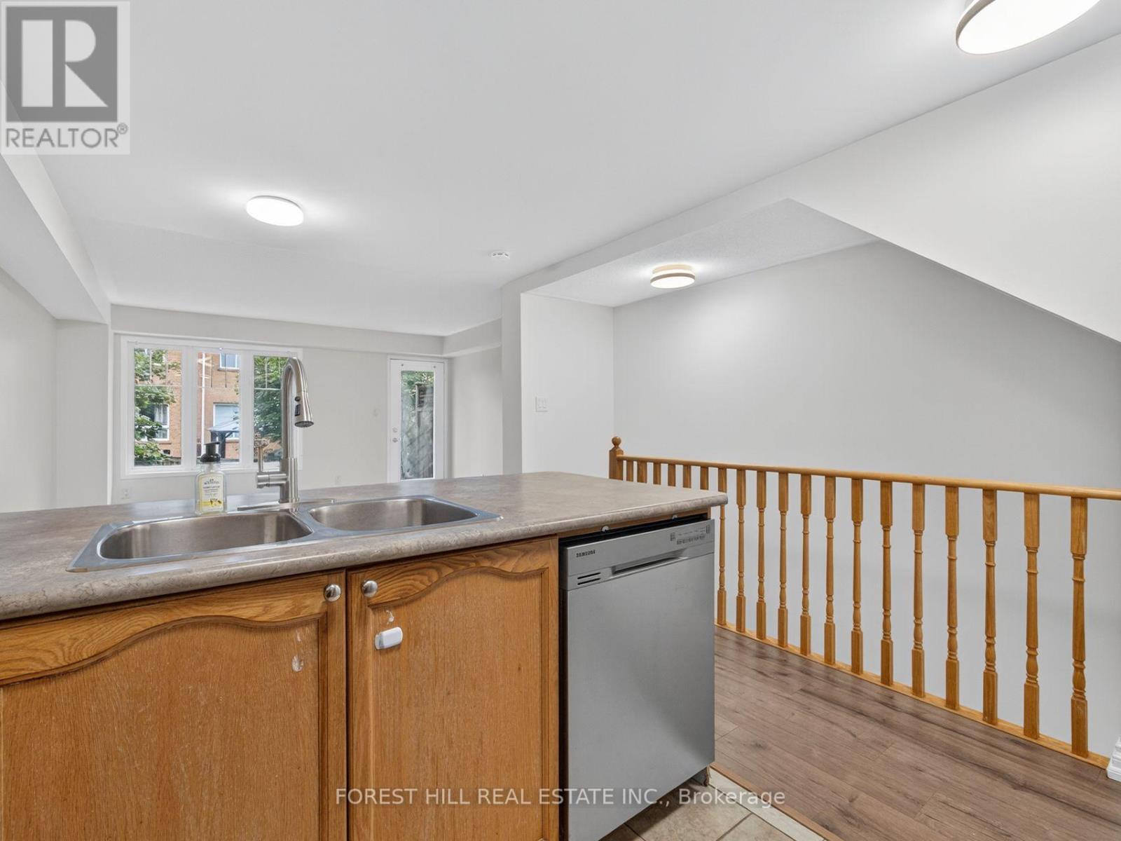 20 - 5050 Intrepid Drive, Mississauga, Ontario  L5M 0E5 - Photo 10 - W12428592