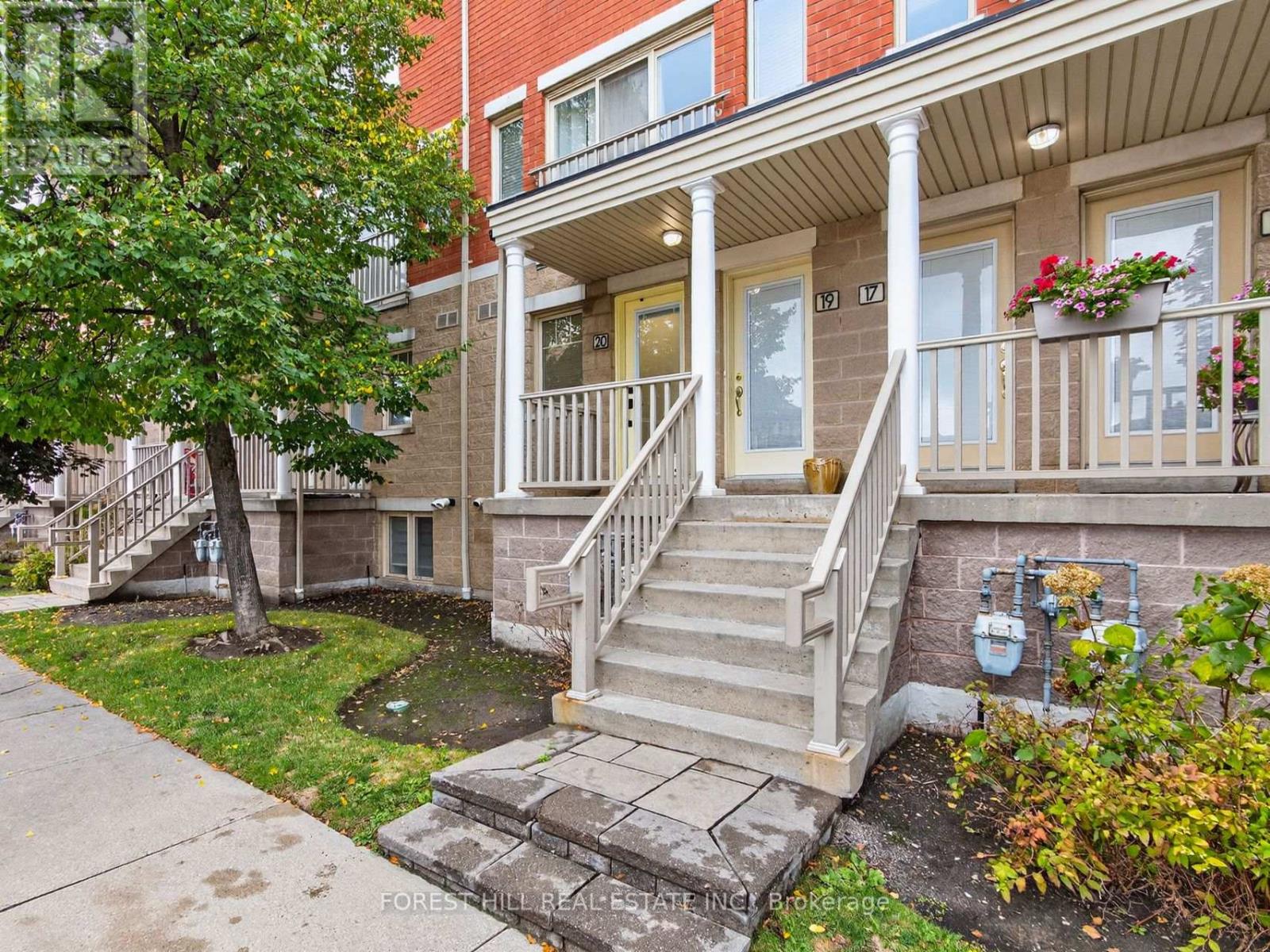 20 - 5050 Intrepid Drive, Mississauga, Ontario  L5M 0E5 - Photo 3 - W12428592