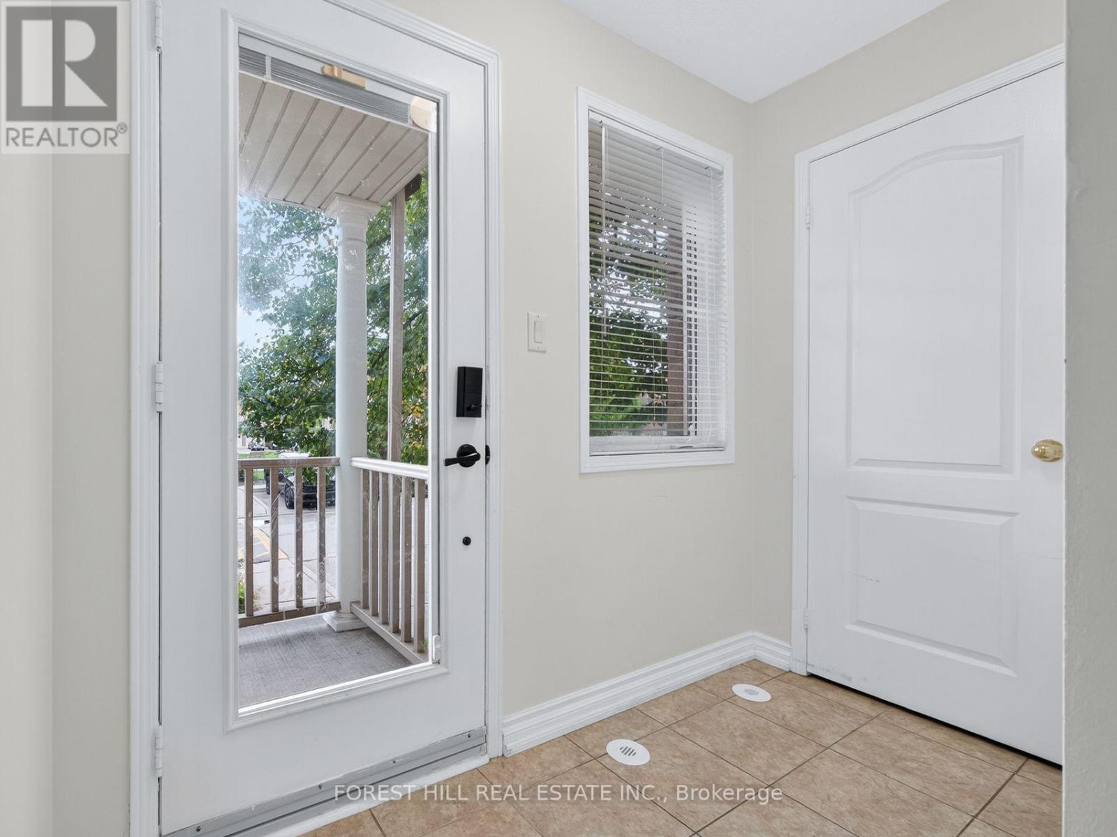 20 - 5050 Intrepid Drive, Mississauga, Ontario  L5M 0E5 - Photo 5 - W12428592