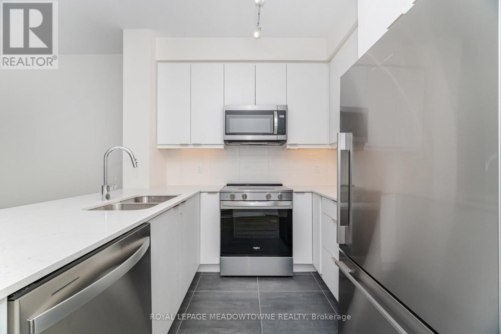 207 - 15 Watergarden Drive, Mississauga, Ontario  L5R 0H4 - Photo 10 - W12428613