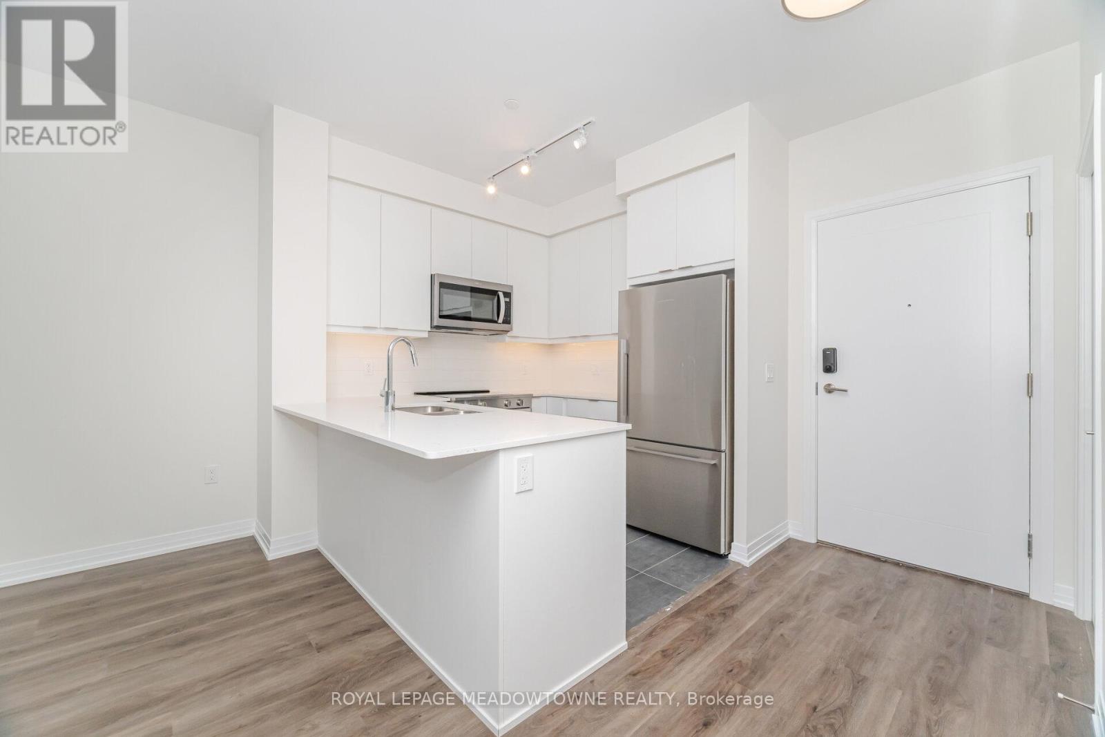 207 - 15 Watergarden Drive, Mississauga, Ontario  L5R 0H4 - Photo 12 - W12428613
