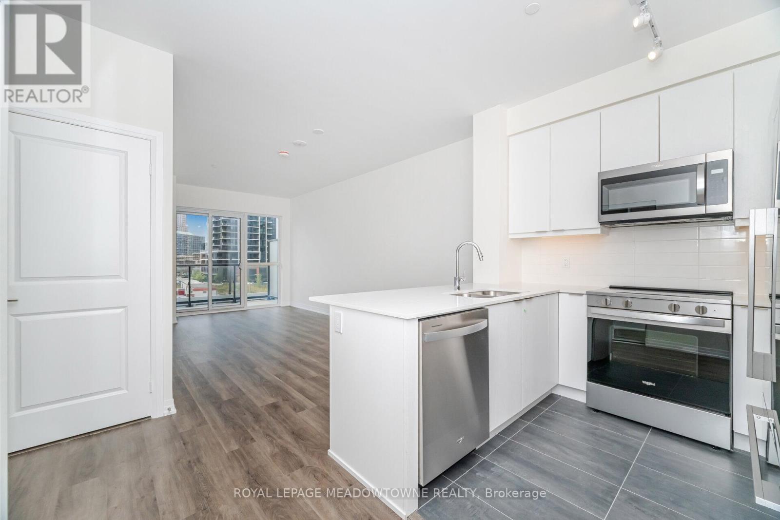 207 - 15 Watergarden Drive, Mississauga, Ontario  L5R 0H4 - Photo 13 - W12428613