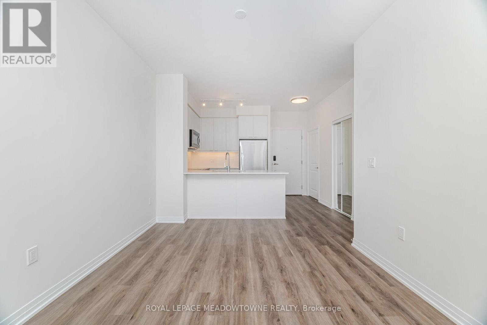 207 - 15 Watergarden Drive, Mississauga, Ontario  L5R 0H4 - Photo 14 - W12428613
