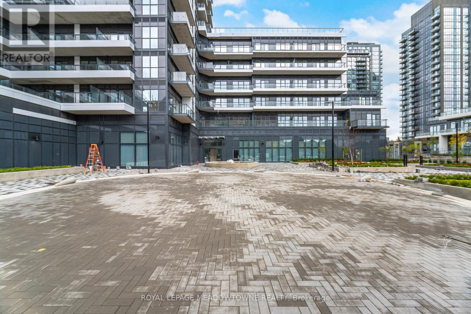 207 - 15 Watergarden Drive, Mississauga, Ontario  L5R 0H4 - Photo 2 - W12428613