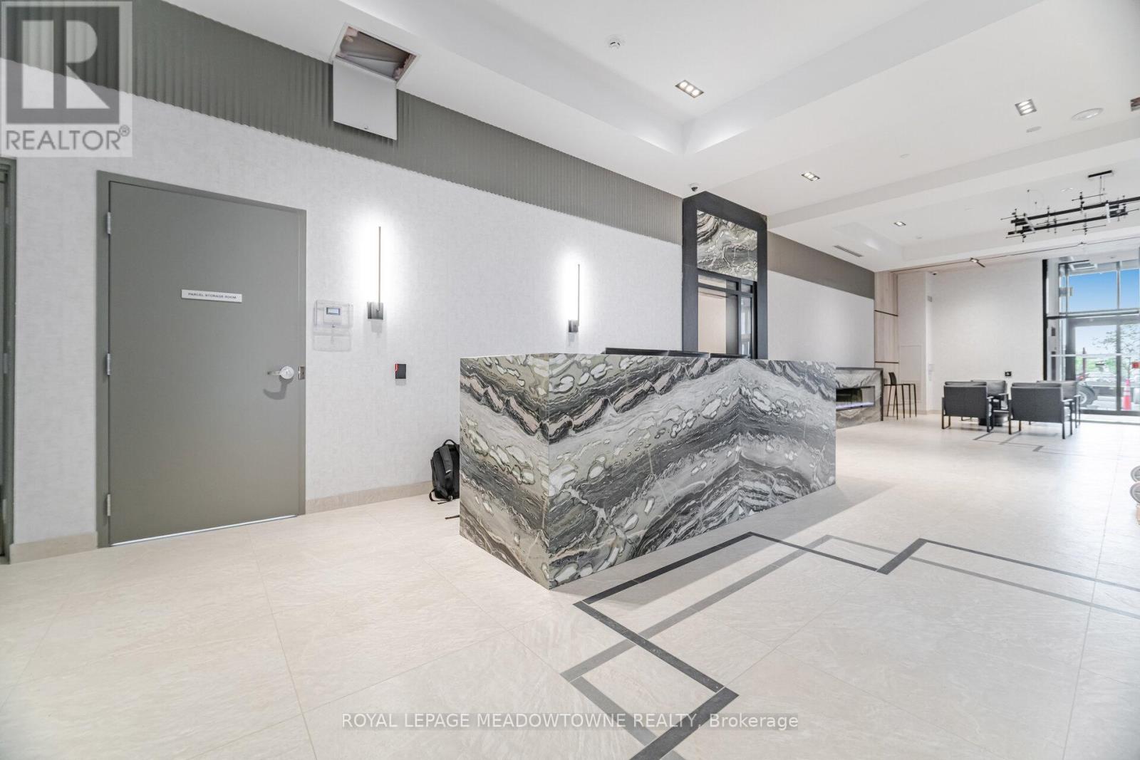 207 - 15 Watergarden Drive, Mississauga, Ontario  L5R 0H4 - Photo 4 - W12428613
