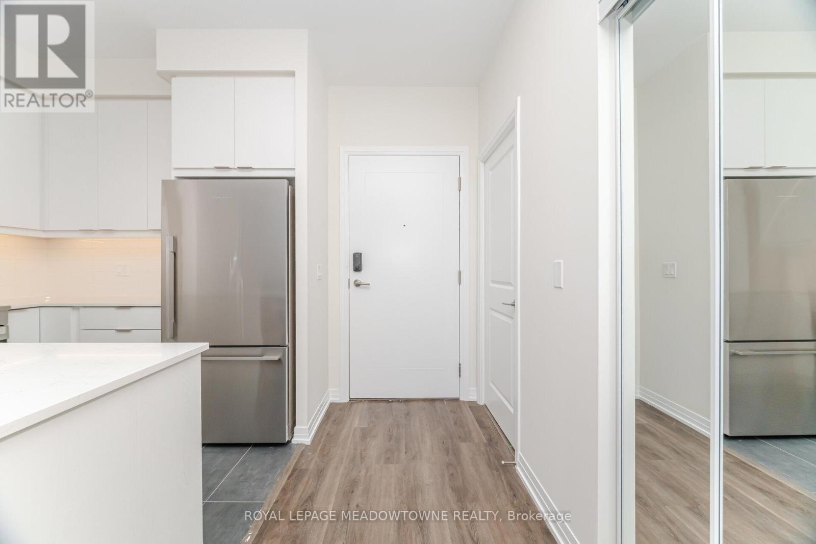 207 - 15 Watergarden Drive, Mississauga, Ontario  L5R 0H4 - Photo 7 - W12428613