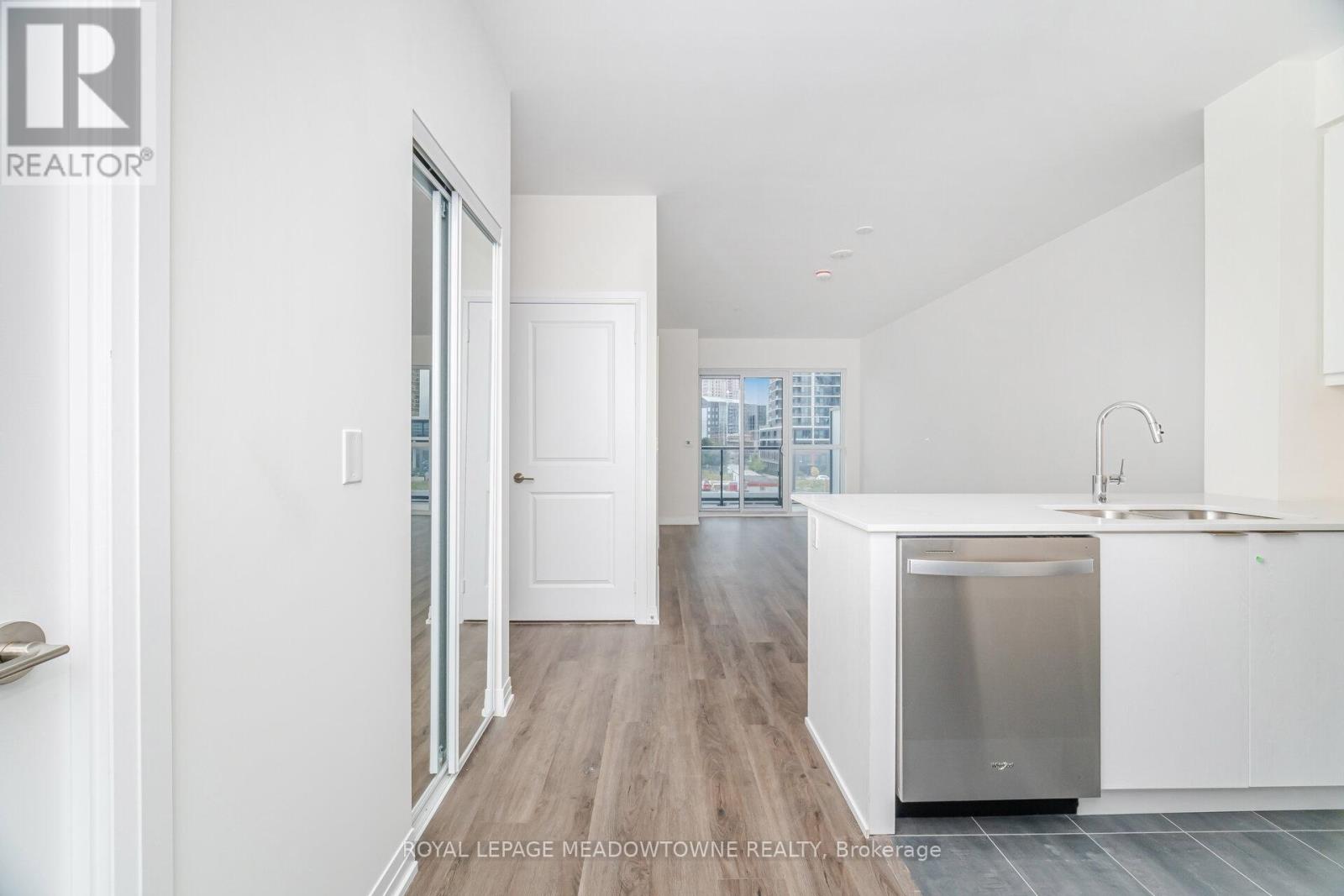 207 - 15 Watergarden Drive, Mississauga, Ontario  L5R 0H4 - Photo 8 - W12428613