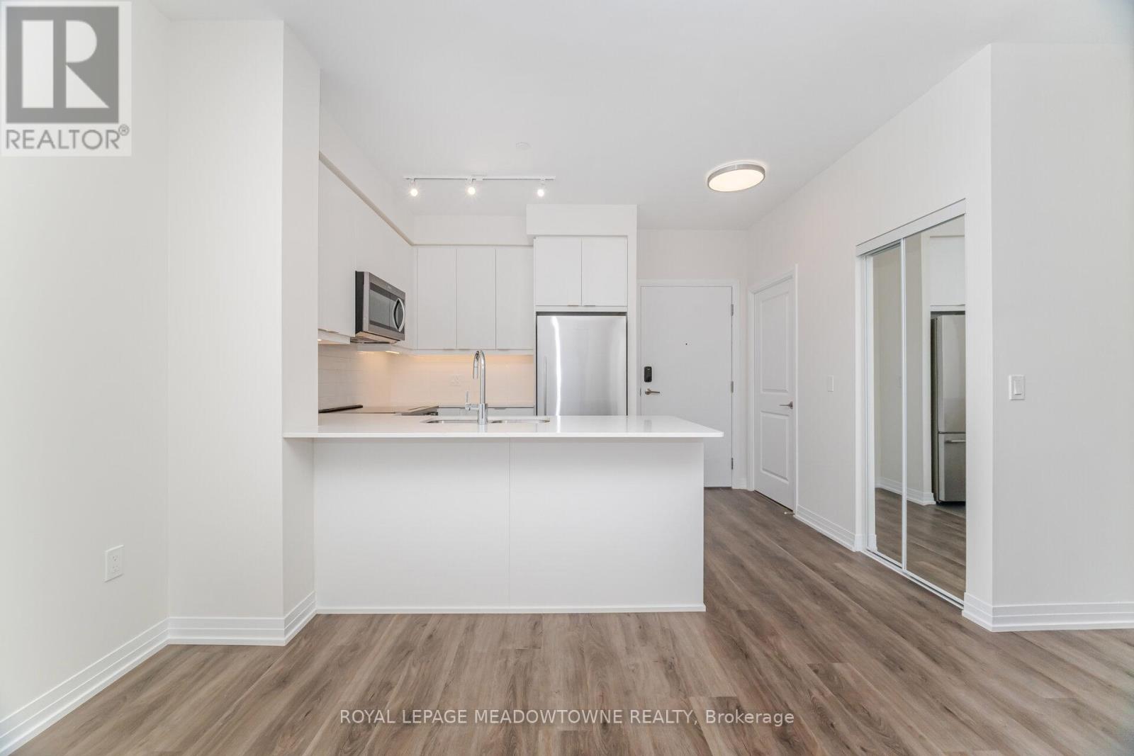 207 - 15 Watergarden Drive, Mississauga, Ontario  L5R 0H4 - Photo 9 - W12428613