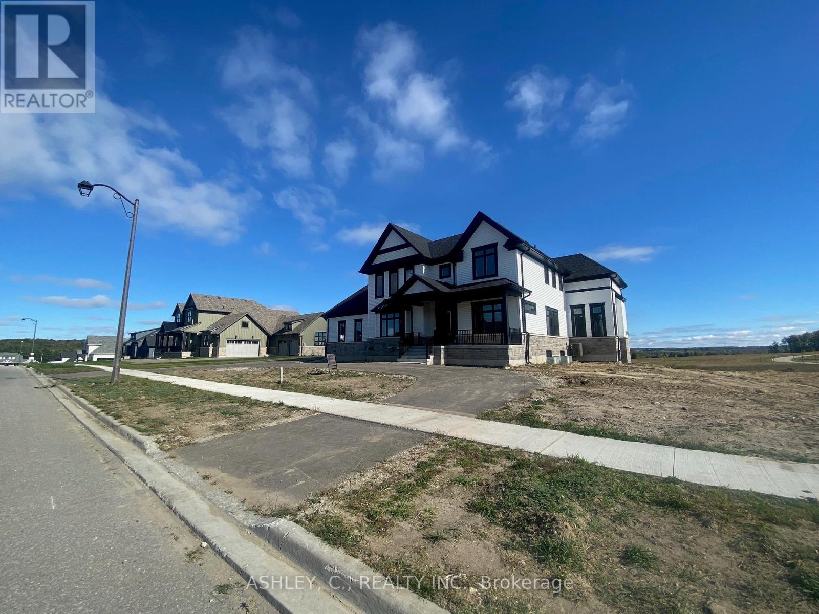 51 William Crisp Drive, Caledon, Ontario  L7K 2R7 - Photo 3 - W12428620