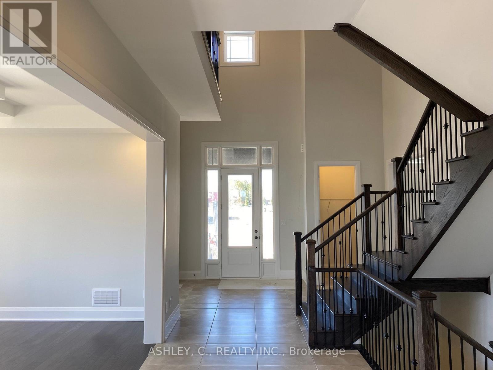 51 William Crisp Drive, Caledon, Ontario  L7K 2R7 - Photo 4 - W12428620