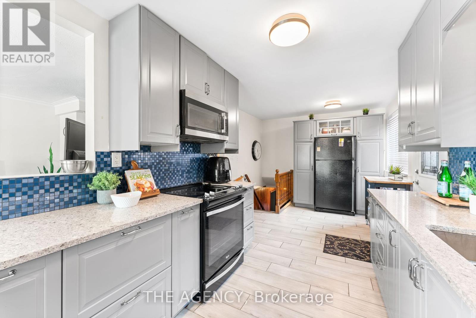 65 Barkwin Drive, Toronto, Ontario  M9V 2W5 - Photo 13 - W12428637
