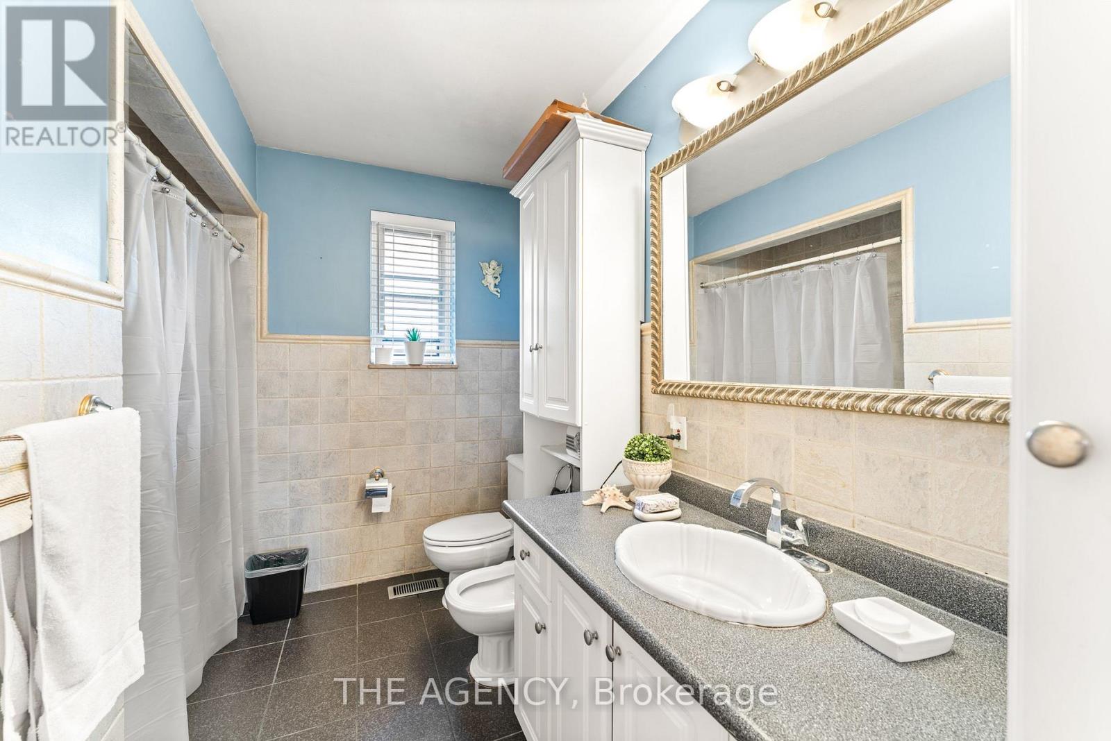 65 Barkwin Drive, Toronto, Ontario  M9V 2W5 - Photo 18 - W12428637