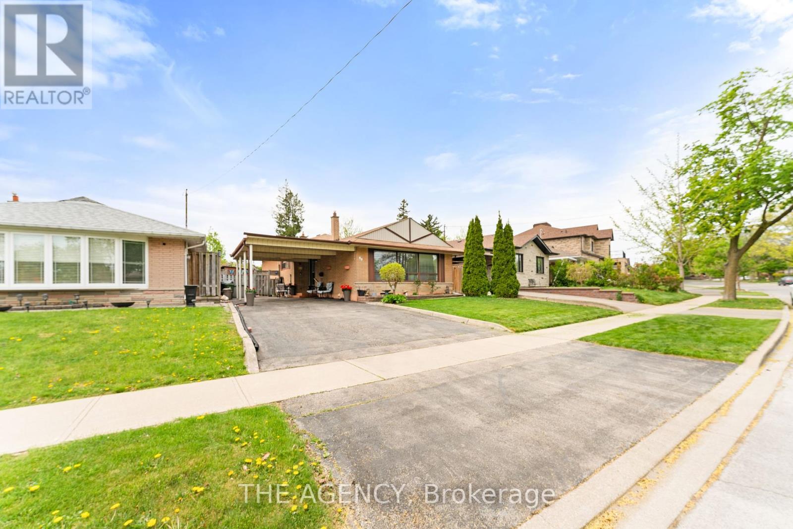 65 Barkwin Drive, Toronto, Ontario  M9V 2W5 - Photo 3 - W12428637