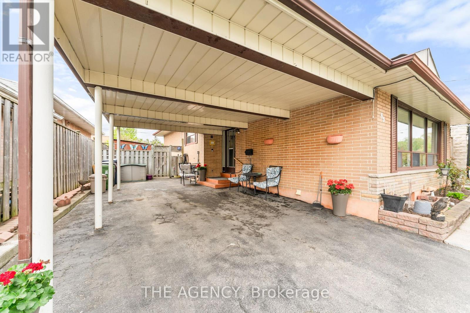 65 Barkwin Drive, Toronto, Ontario  M9V 2W5 - Photo 5 - W12428637
