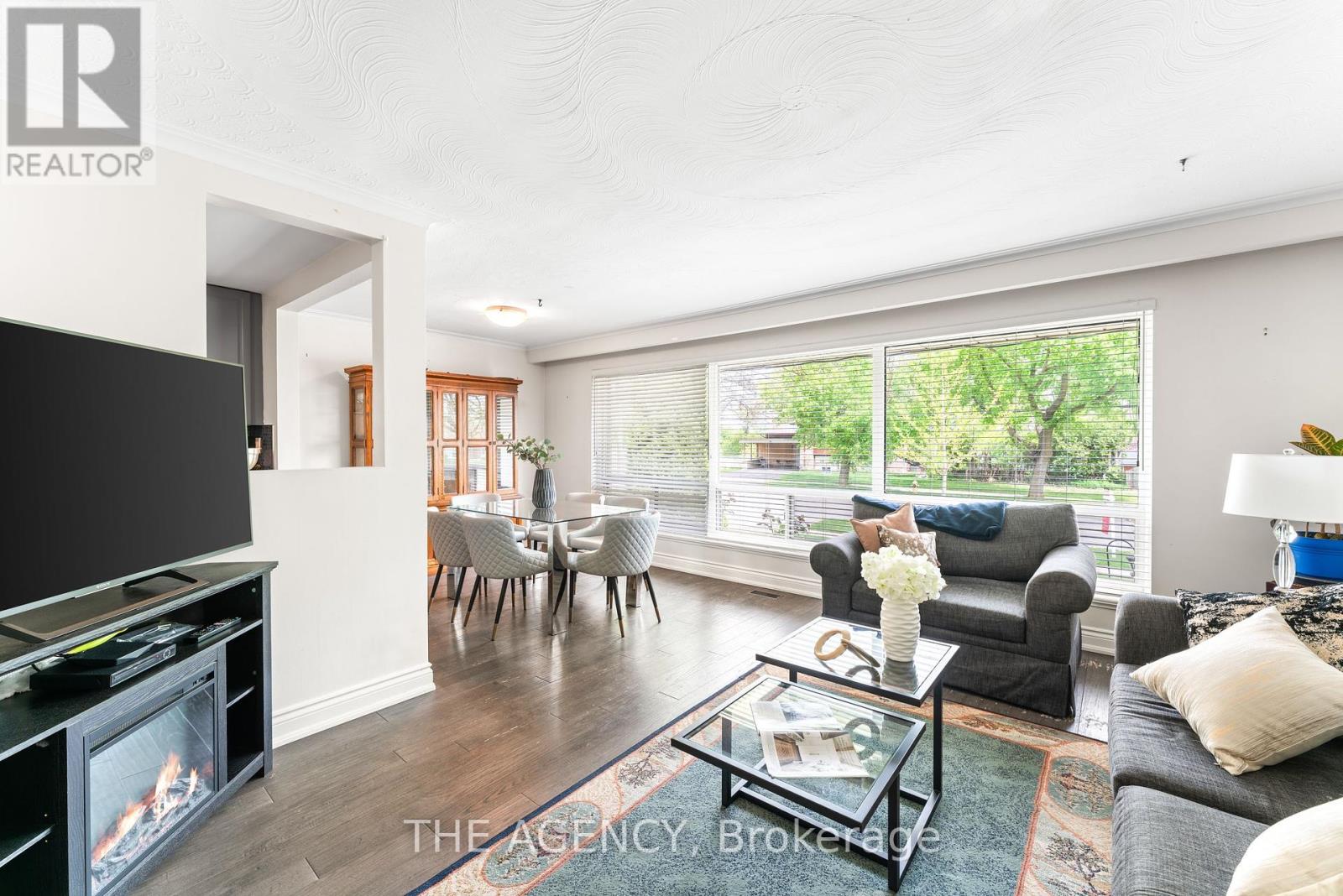 65 Barkwin Drive, Toronto, Ontario  M9V 2W5 - Photo 7 - W12428637