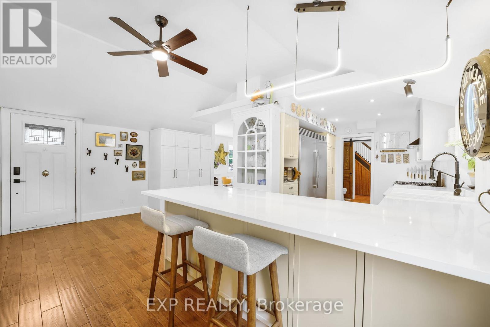 20 Elgin Street S, Halton Hills, Ontario  L7J 2B3 - Photo 8 - W12428639