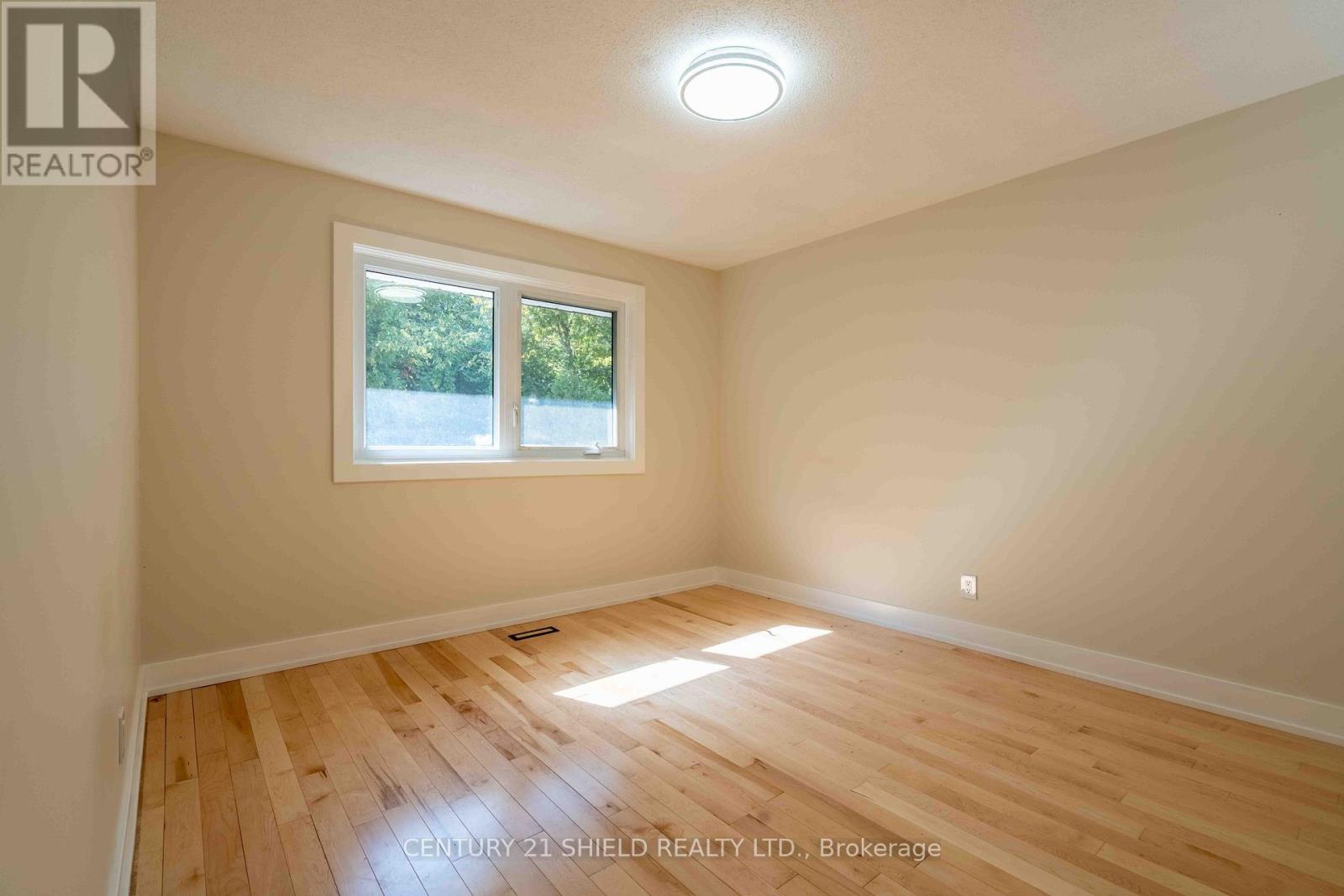 18915 Glen Road, South Glengarry, Ontario  K0C 2J0 - Photo 13 - X12428684