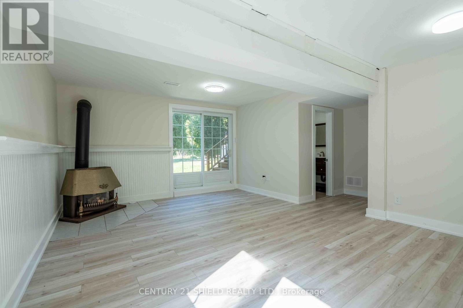 18915 Glen Road, South Glengarry, Ontario  K0C 2J0 - Photo 17 - X12428684