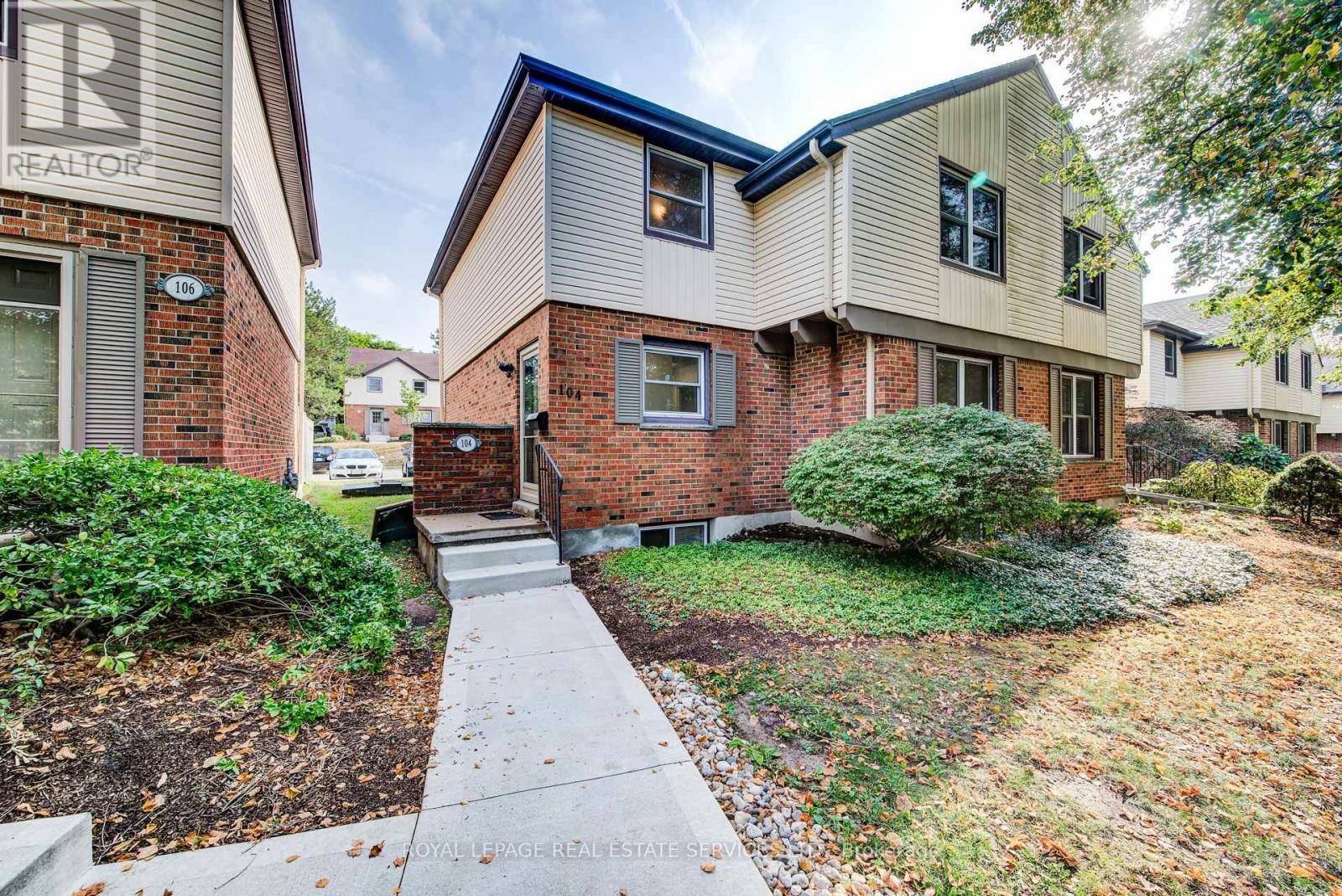 104 Mcdougall Road, Waterloo, Ontario  N2L 5C5 - Photo 38 - X12425450