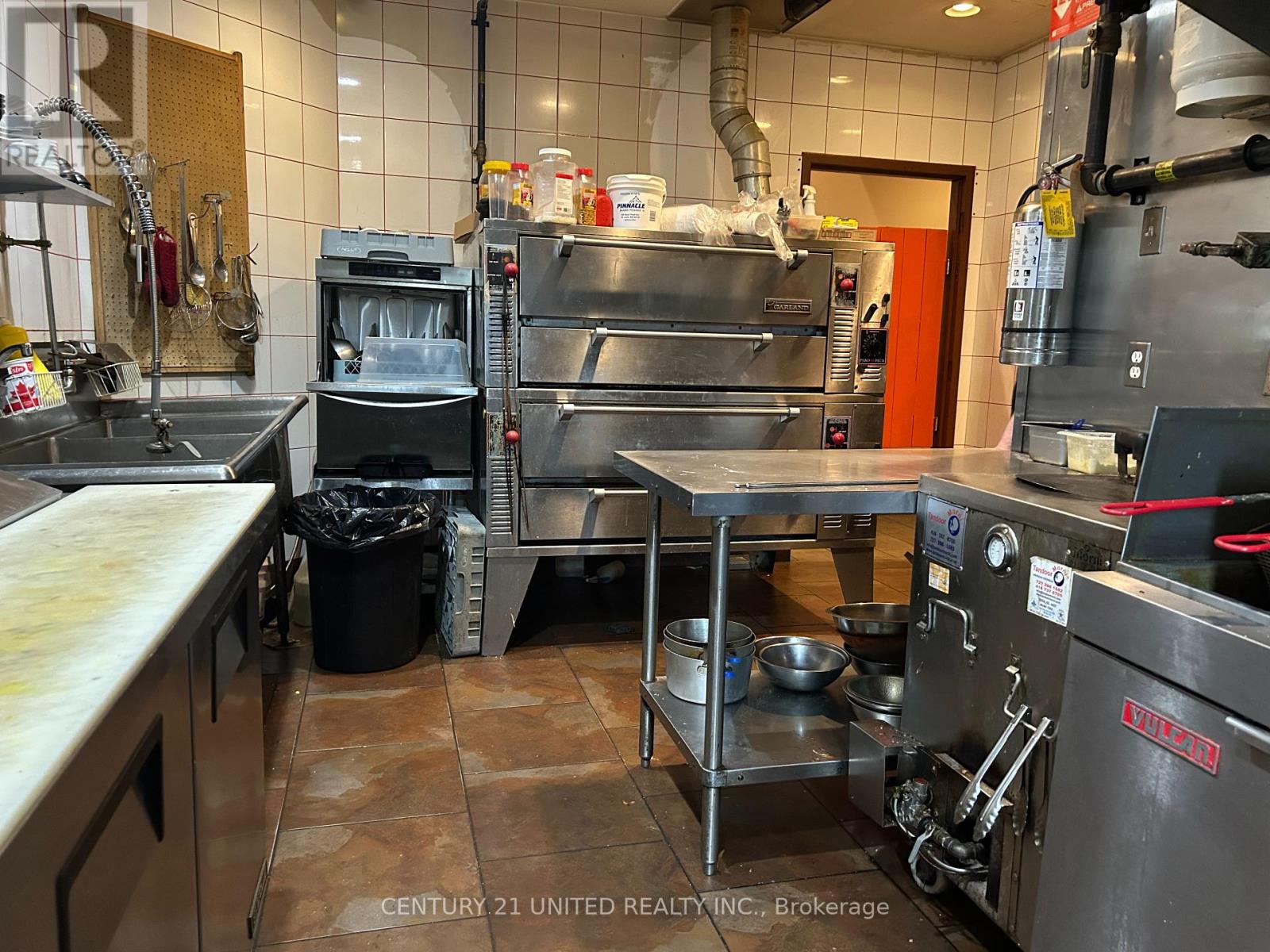 25 Lansdowne Street W, Peterborough (Otonabee Ward 1), Ontario  K9J 1X8 - Photo 31 - X12427435