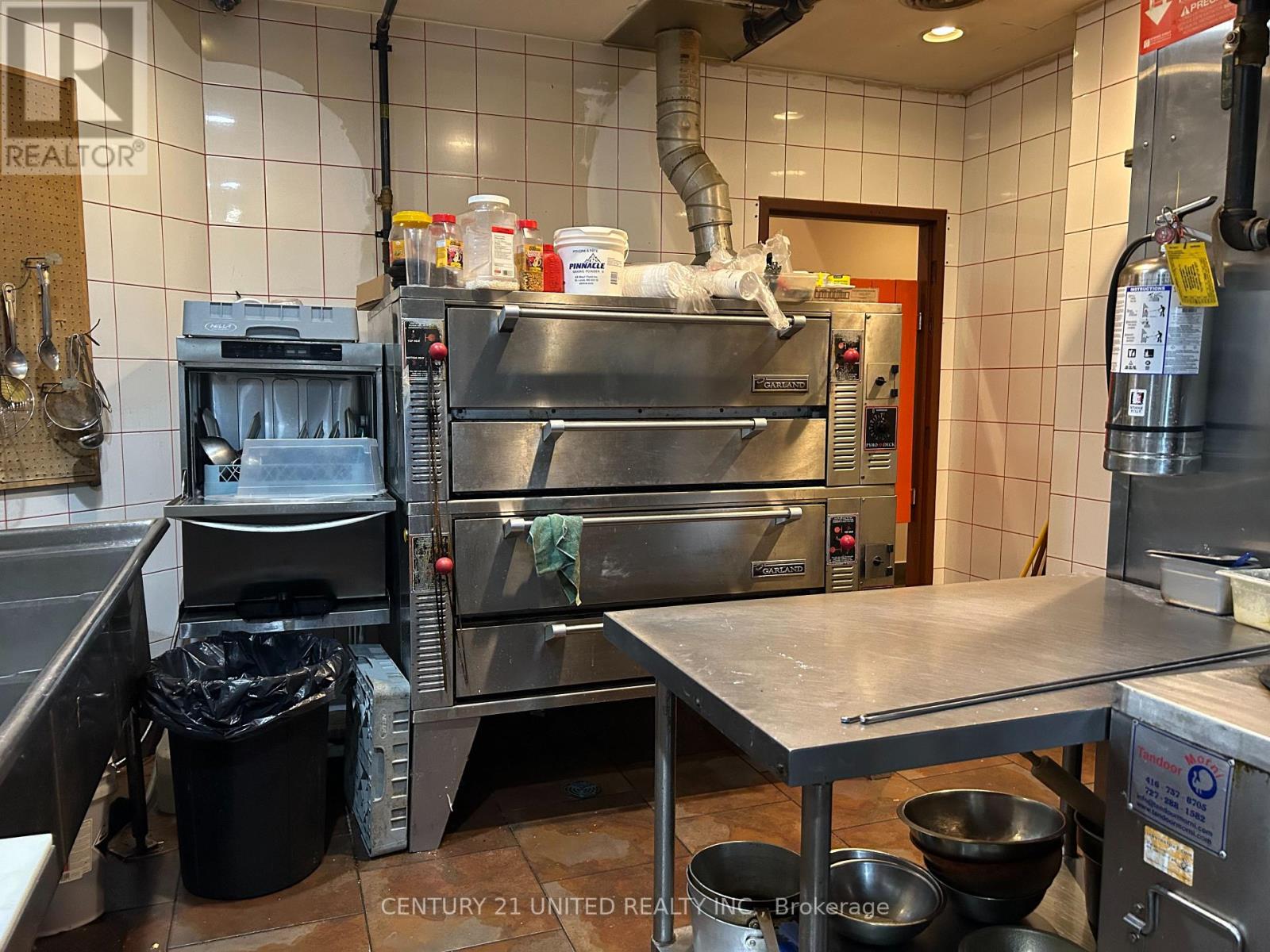 25 Lansdowne Street W, Peterborough (Otonabee Ward 1), Ontario  K9J 1X8 - Photo 36 - X12427435