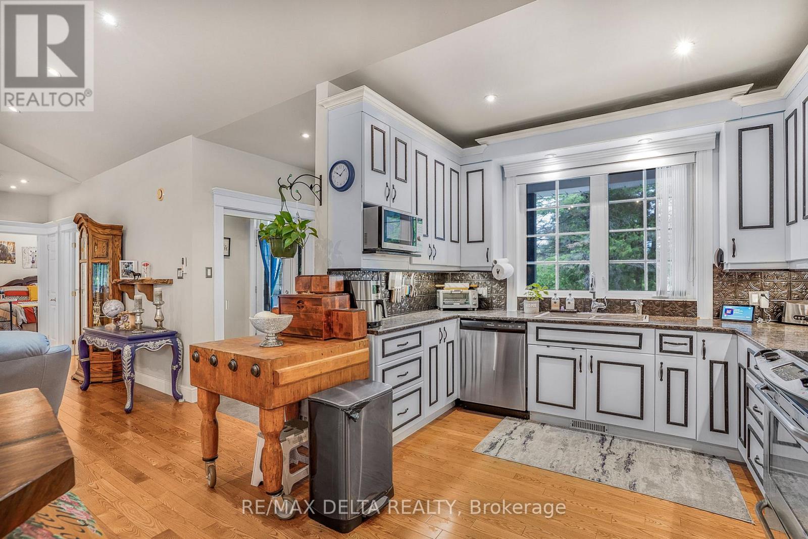 4688 Avonmore Road, South Stormont, Ontario  K0C 1P0 - Photo 8 - X12401542