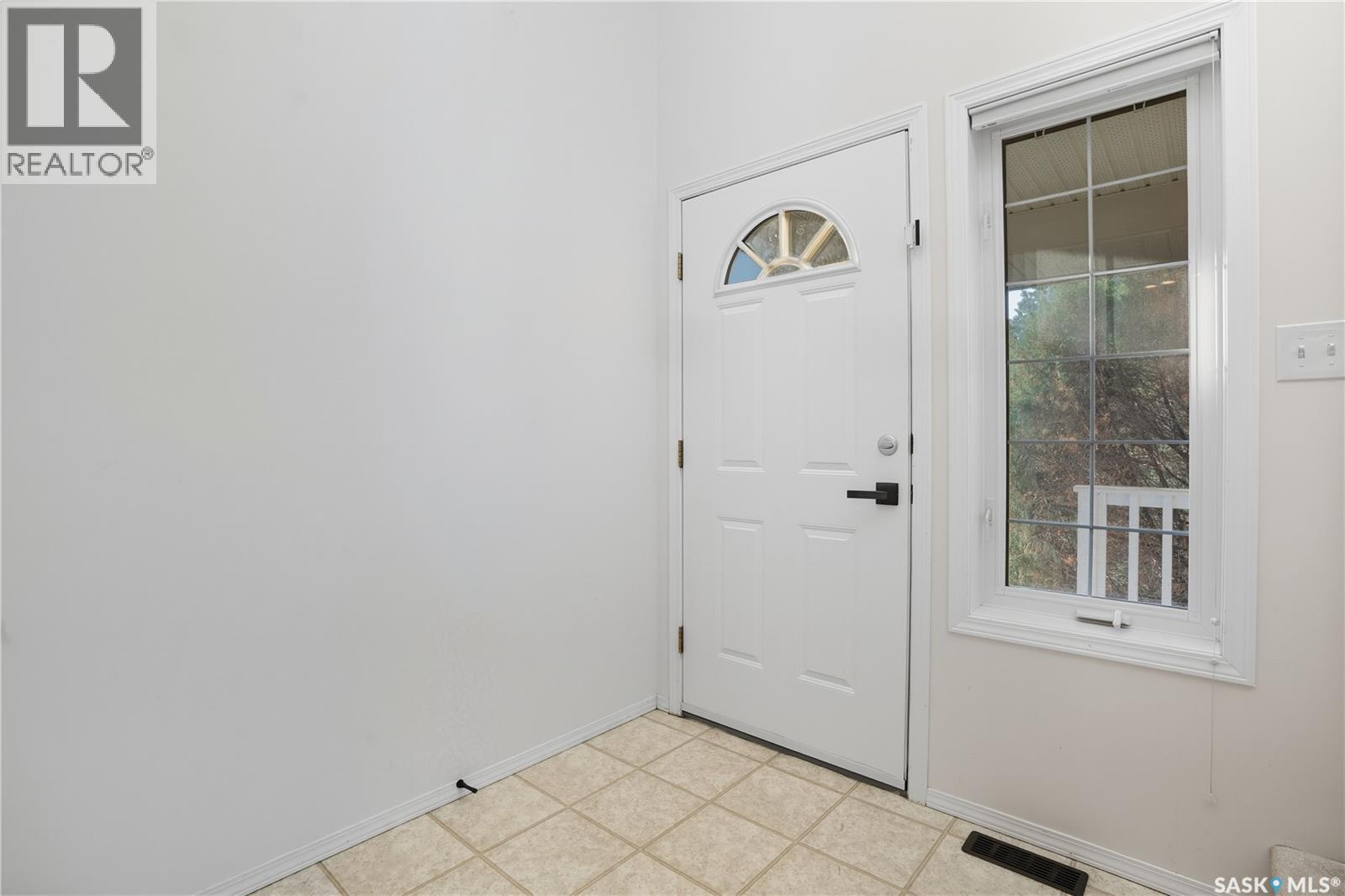 10338 Wascana Estates, Regina, Saskatchewan  S4V 2X1 - Photo 4 - SK019132