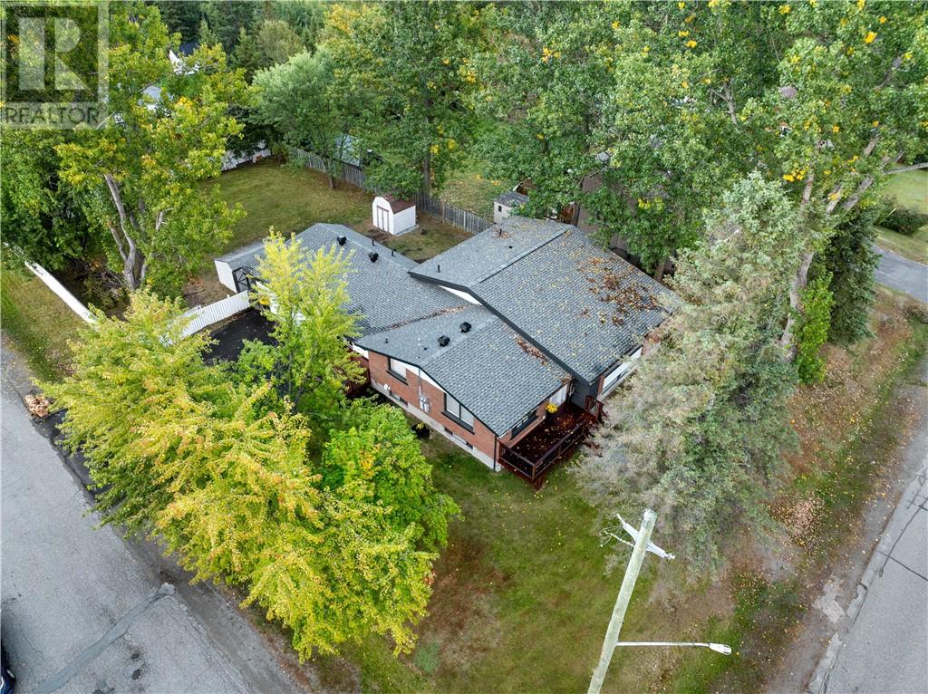 36 Oscar, Hanmer, Ontario
