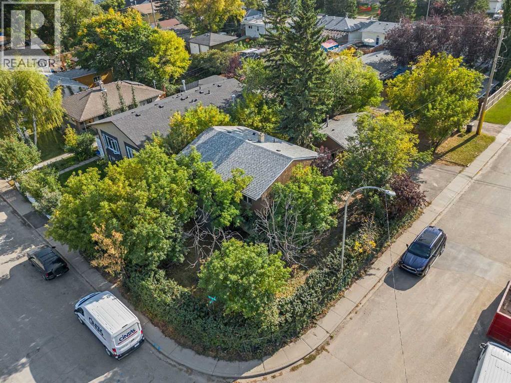 8039 36 Avenue Nw, Calgary, Alberta  T3B 1V8 - Photo 3 - A2258465