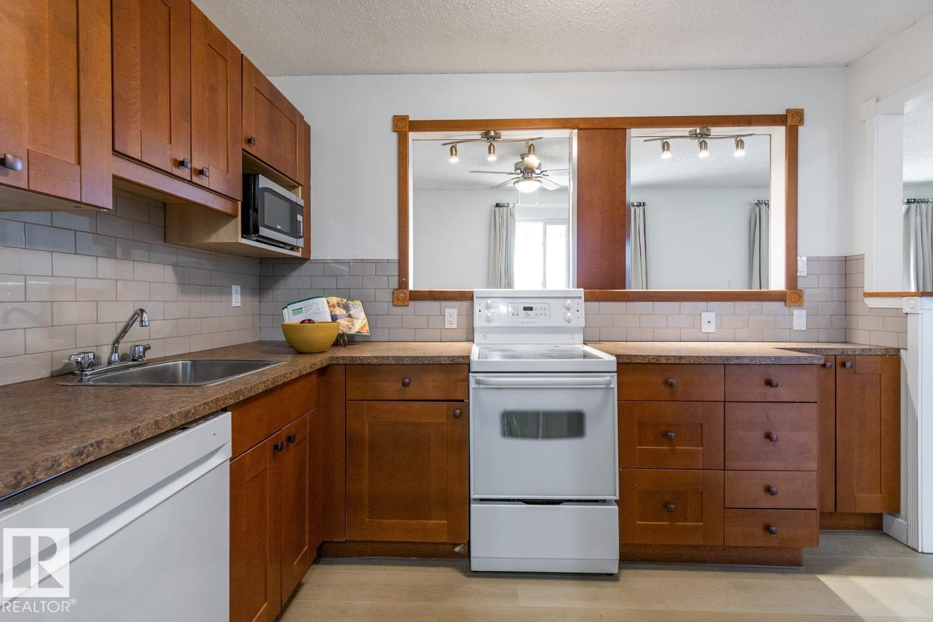 #5 3847 76 St Nw, Edmonton, Alberta  T6K 2P9 - Photo 4 - E4459657