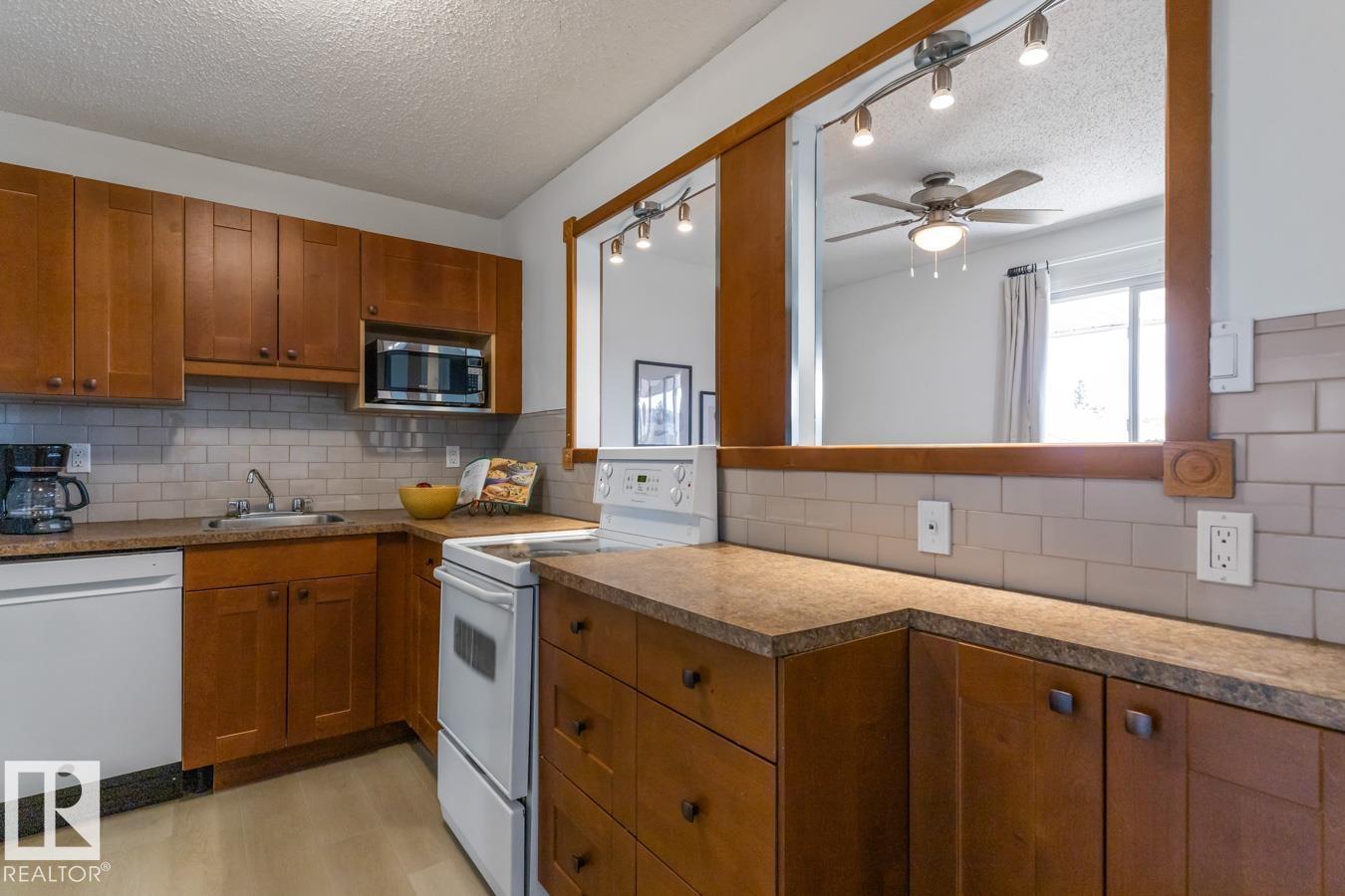 #5 3847 76 St Nw, Edmonton, Alberta  T6K 2P9 - Photo 5 - E4459657
