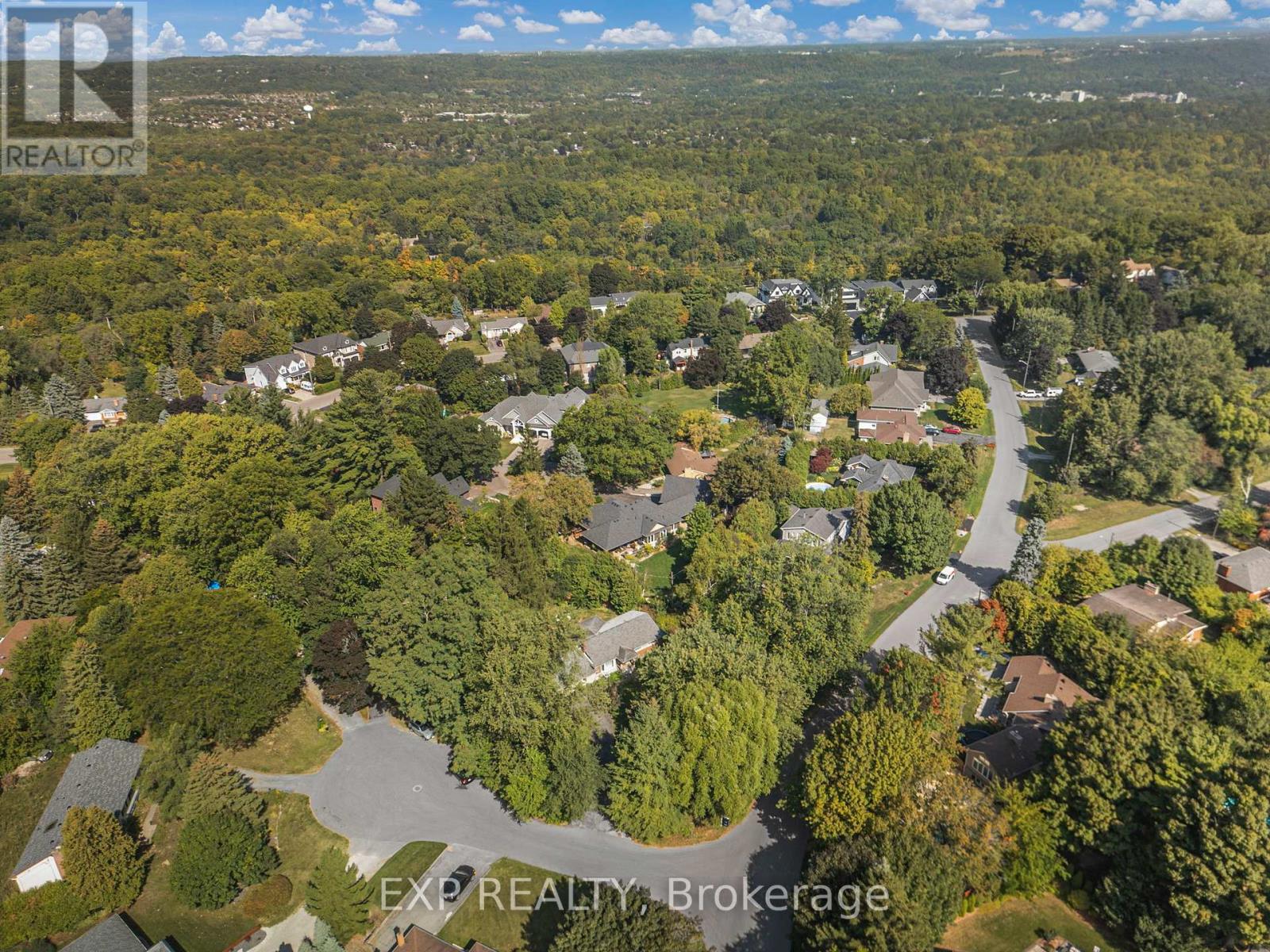 376 Philip Place, Hamilton, Ontario  L9G 3G8 - Photo 7 - X12370179