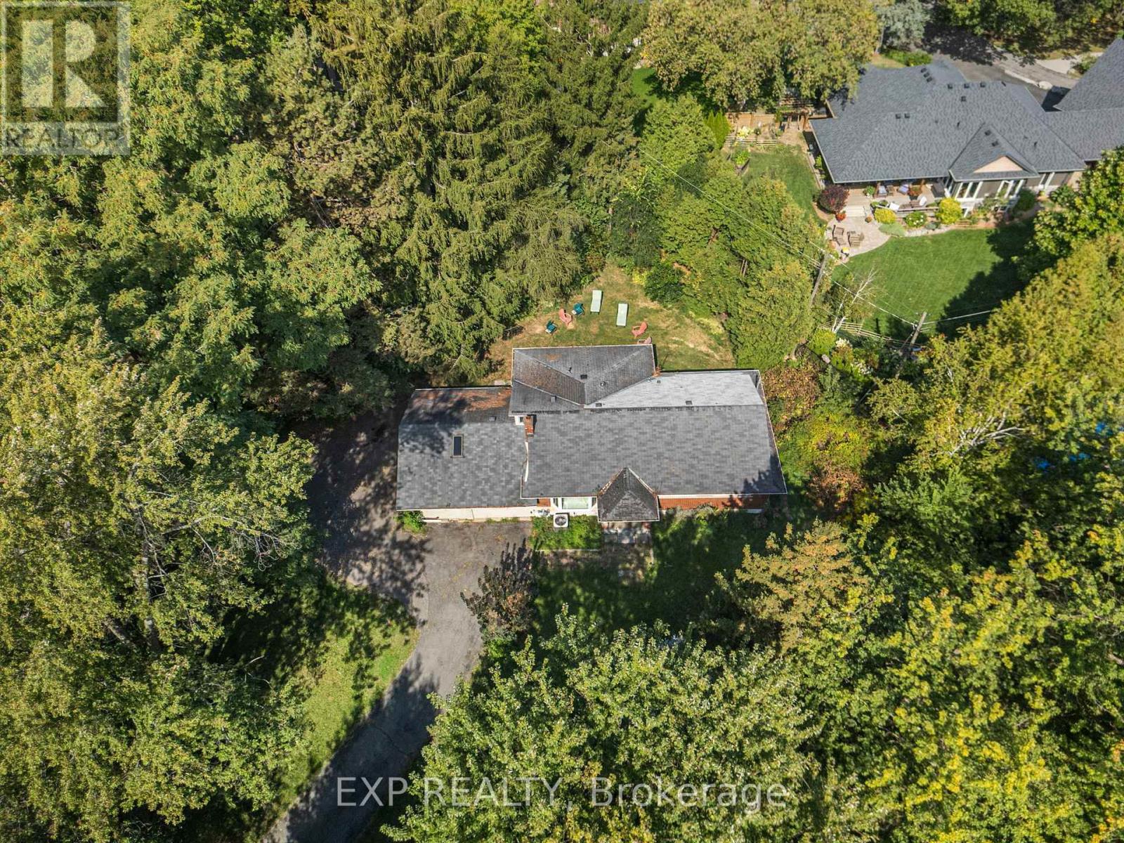 376 Philip Place, Hamilton, Ontario  L9G 3G8 - Photo 6 - X12370179