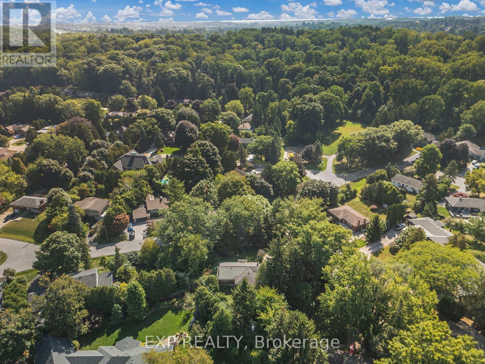 376 Philip Place, Hamilton, Ontario  L9G 3G8 - Photo 12 - X12370179