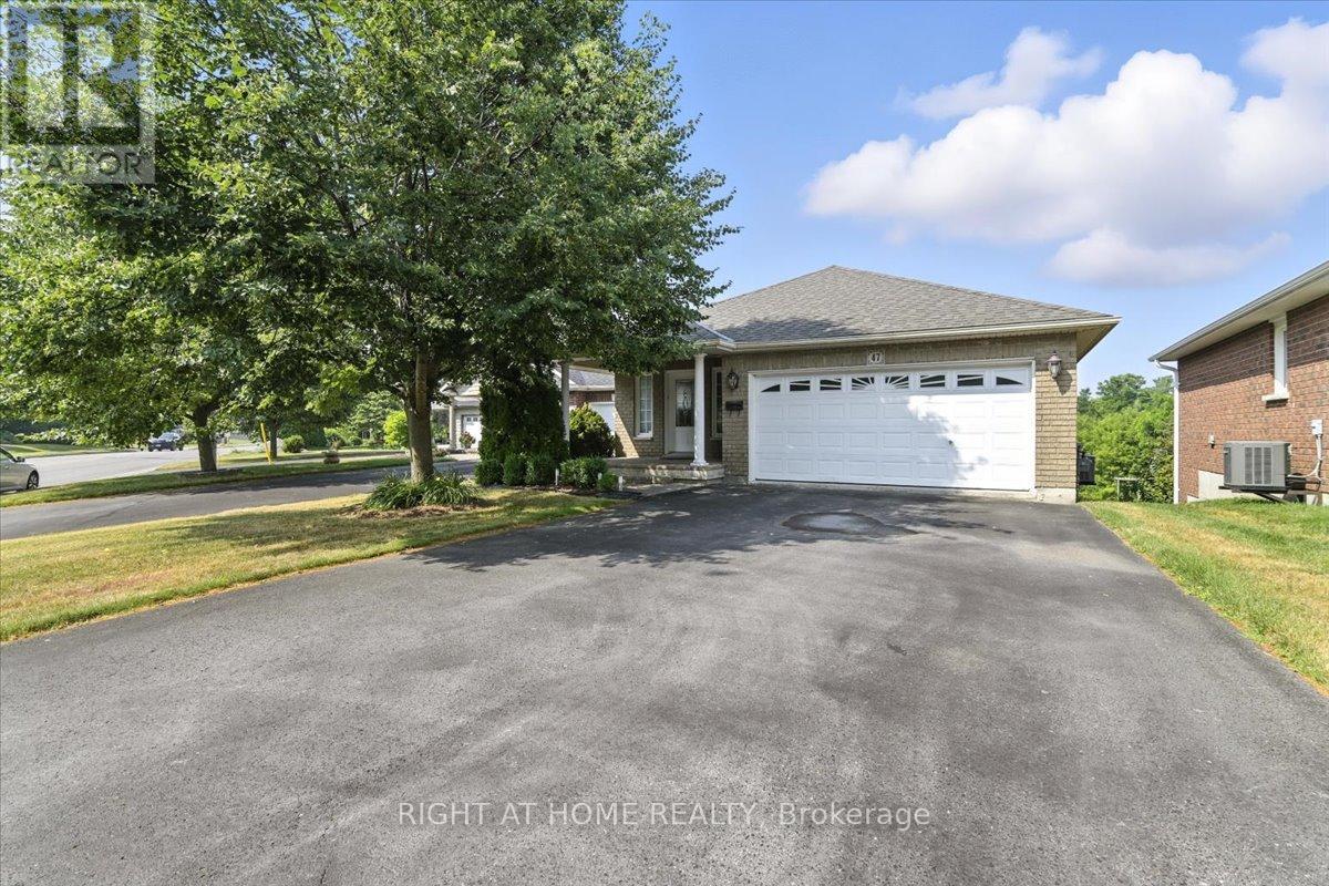 47 Logie Street, Kawartha Lakes, Ontario  K9V 1C3 - Photo 3 - X12289538