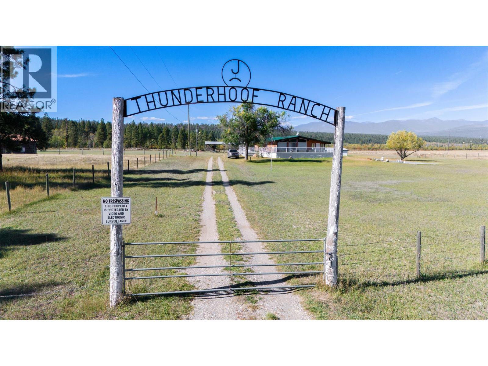 7055 93/95 Highway, Wasa, British Columbia  V0B 2K0 - Photo 2 - 10364005