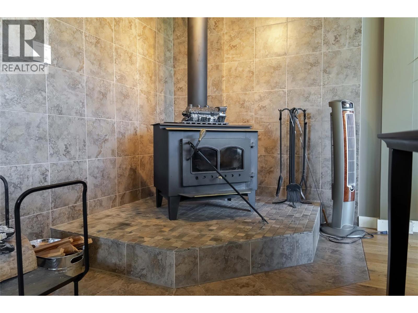 7055 93/95 Highway, Wasa, British Columbia  V0B 2K0 - Photo 20 - 10364005