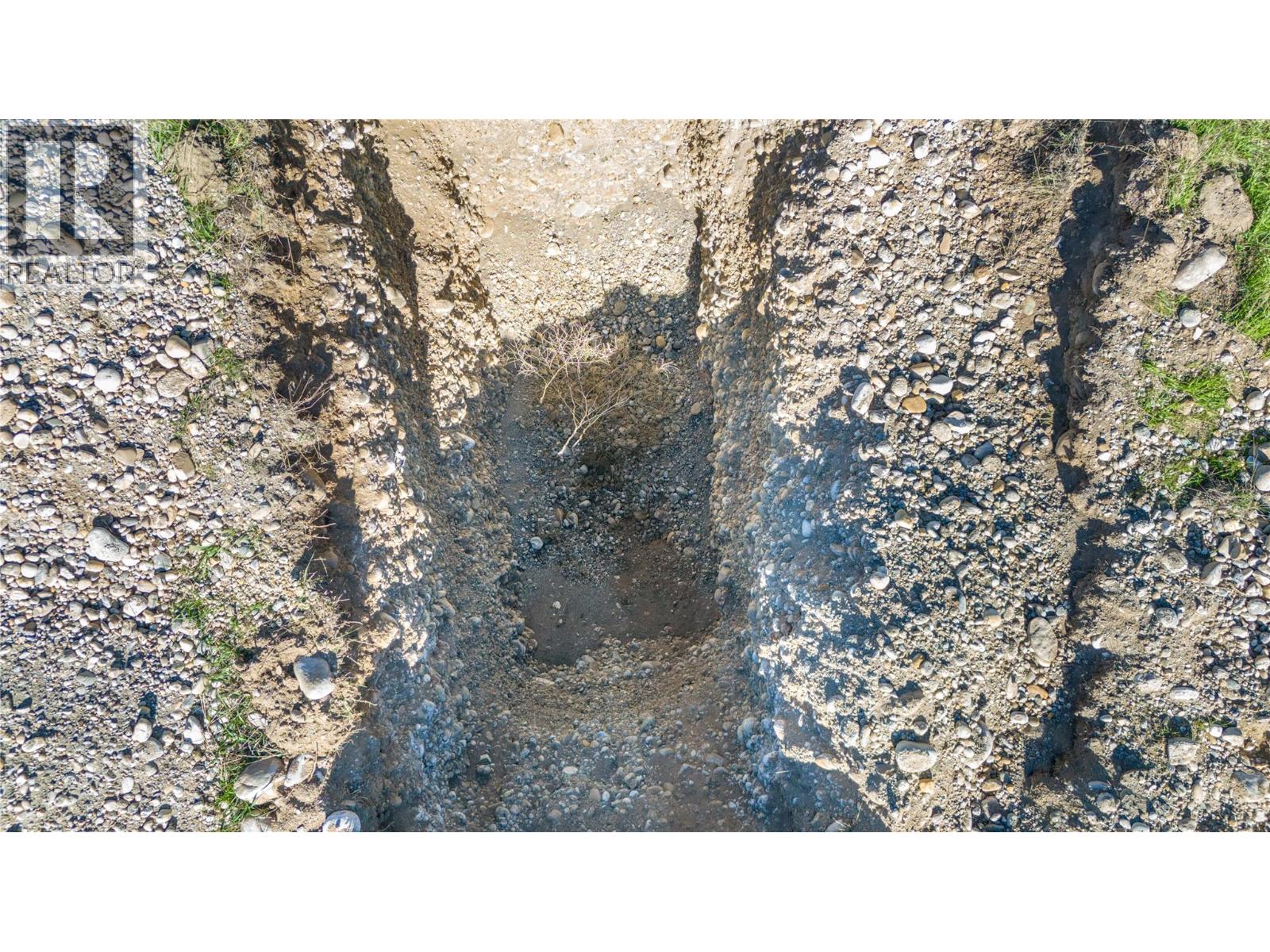 7055 93/95 Highway, Wasa, British Columbia  V0B 2K0 - Photo 75 - 10364005